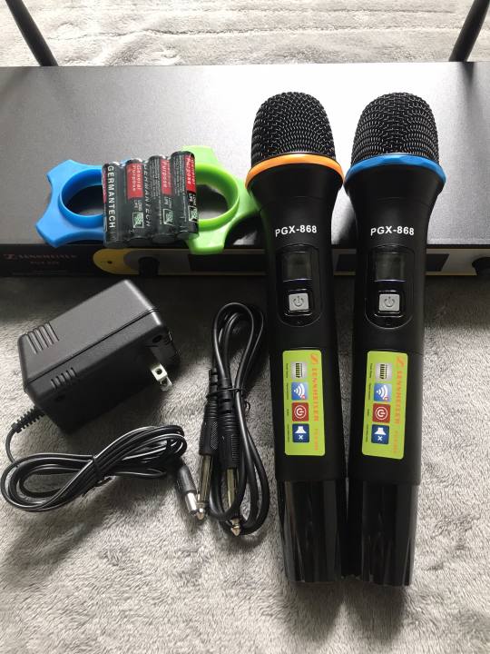 Micro không dây Sennheiser PGX-868 - Mic karaoke gia đình, sân khấu - Độ nhạy cao, bắt sóng xa, chống hú rít - Thiết kế sang trọng, bắt mắt - Dễ dàng phối ghép với các thiết bị âm thanh khác - Hàng nhập khẩu