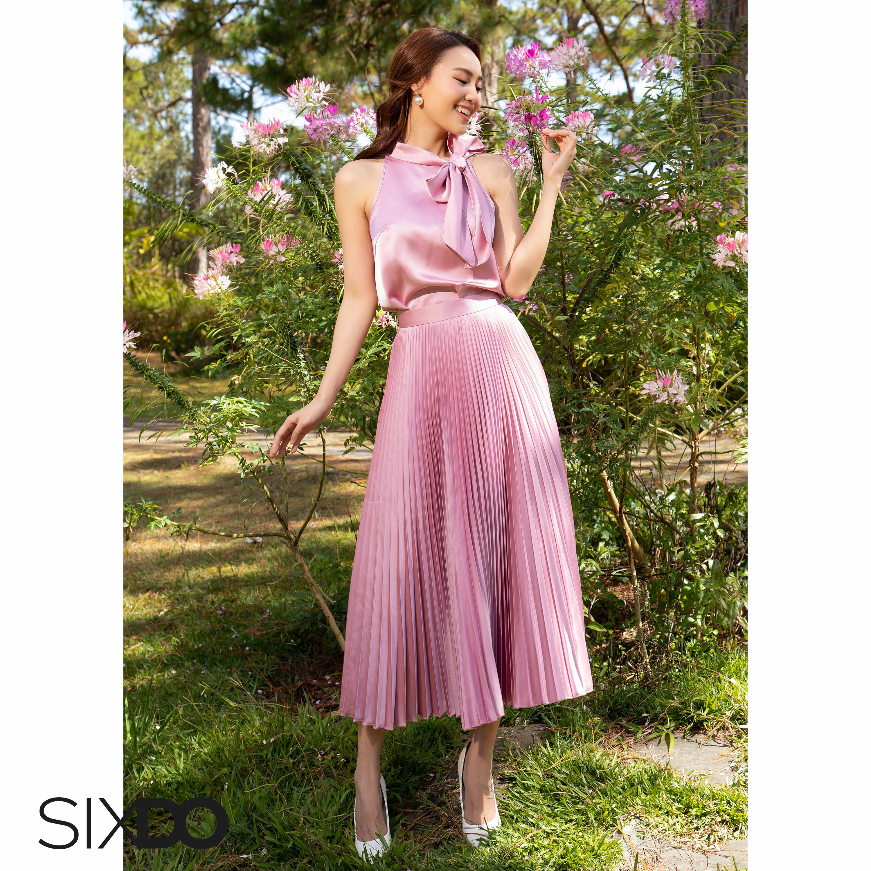 Áo lụa nữ hồng cổ yếm SIXDO (Light Murrey Sleeveless Silk Top)