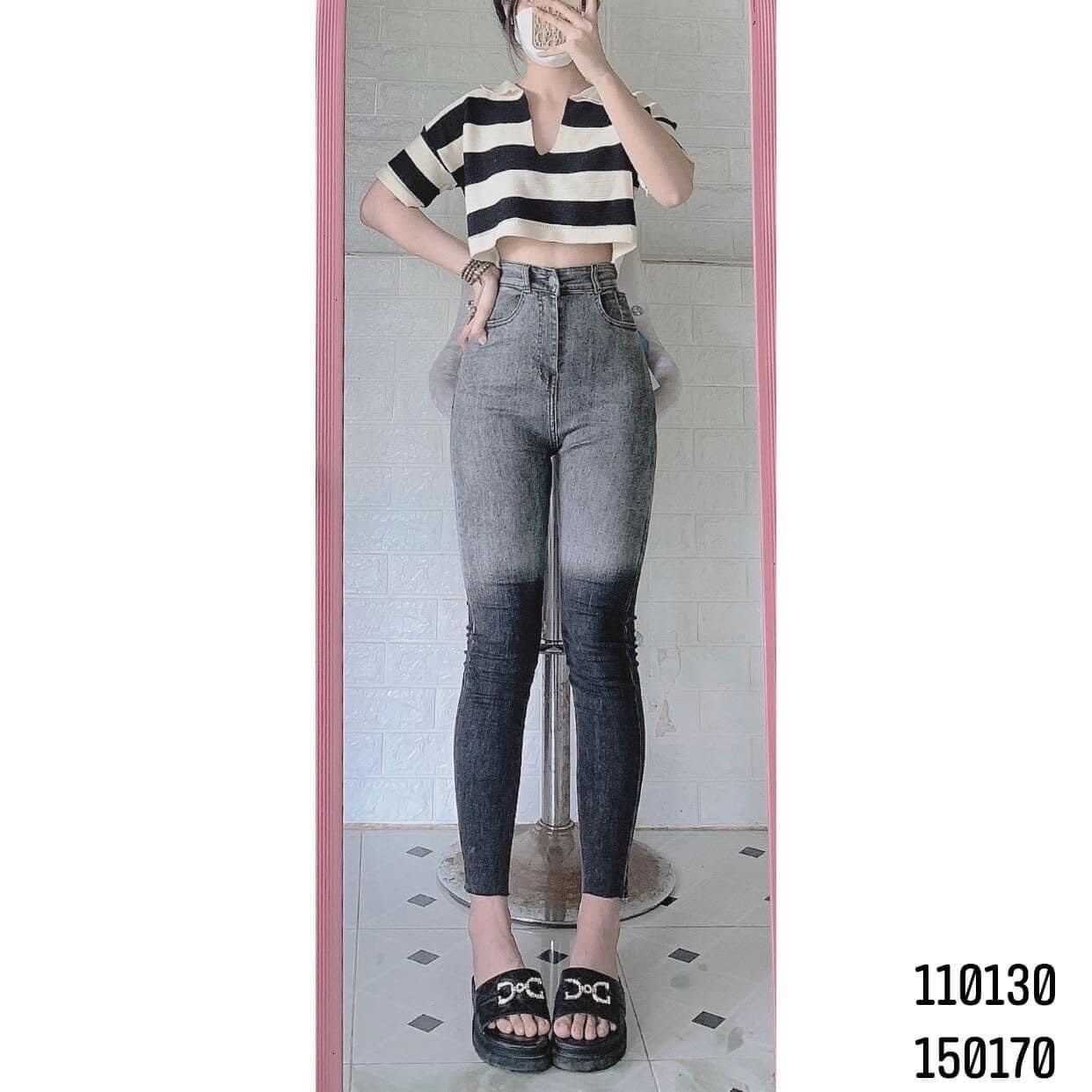 Set Jeans dài co giãn loan xám TL + Croptop cổ bẻ sọc