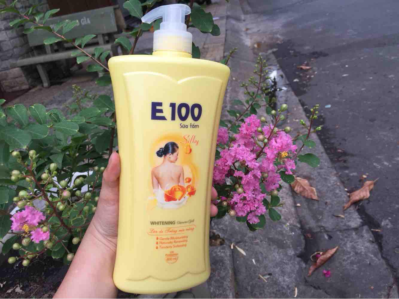 Sữa tắm E 100 hương hoa Hồng vàng ngọt ngào 1200 ml