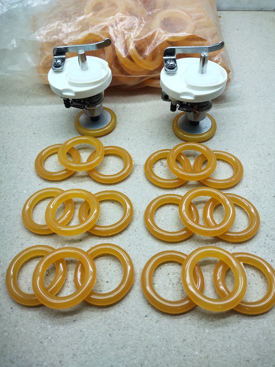 cao su đánh suốt liền trục tốt