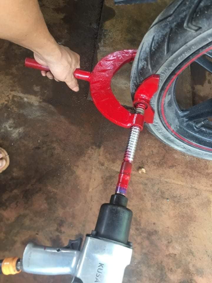 Vam Ép Lốp Không Săm Ô Tô,Xe Máy,Xe Điện
