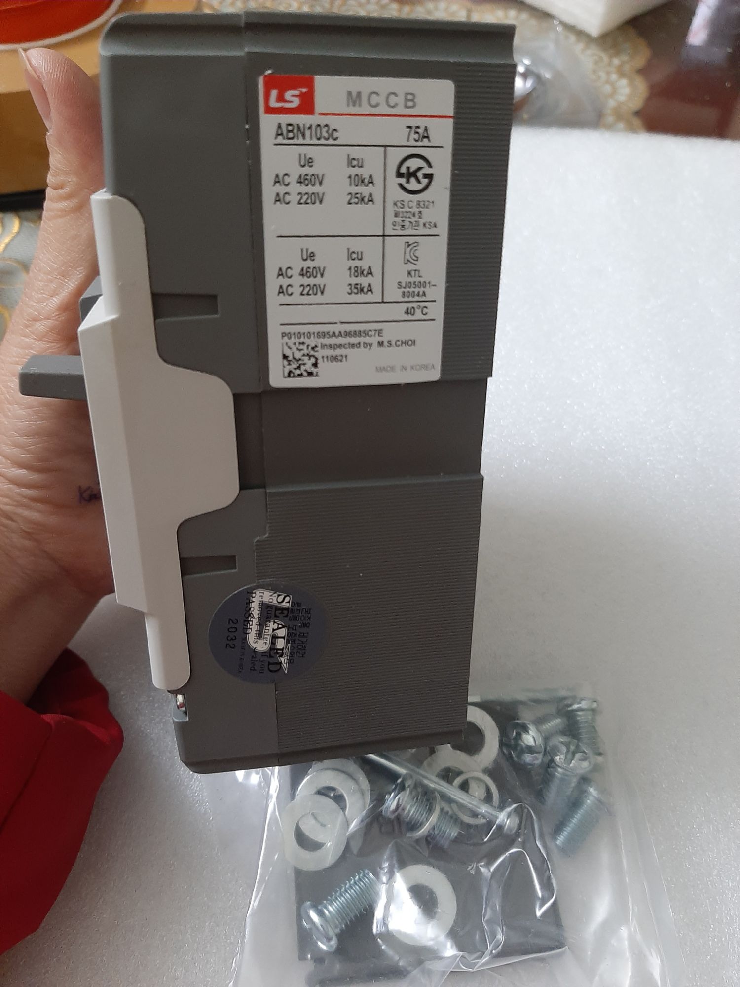 Aptomat  hộp ABN 75A 3pha