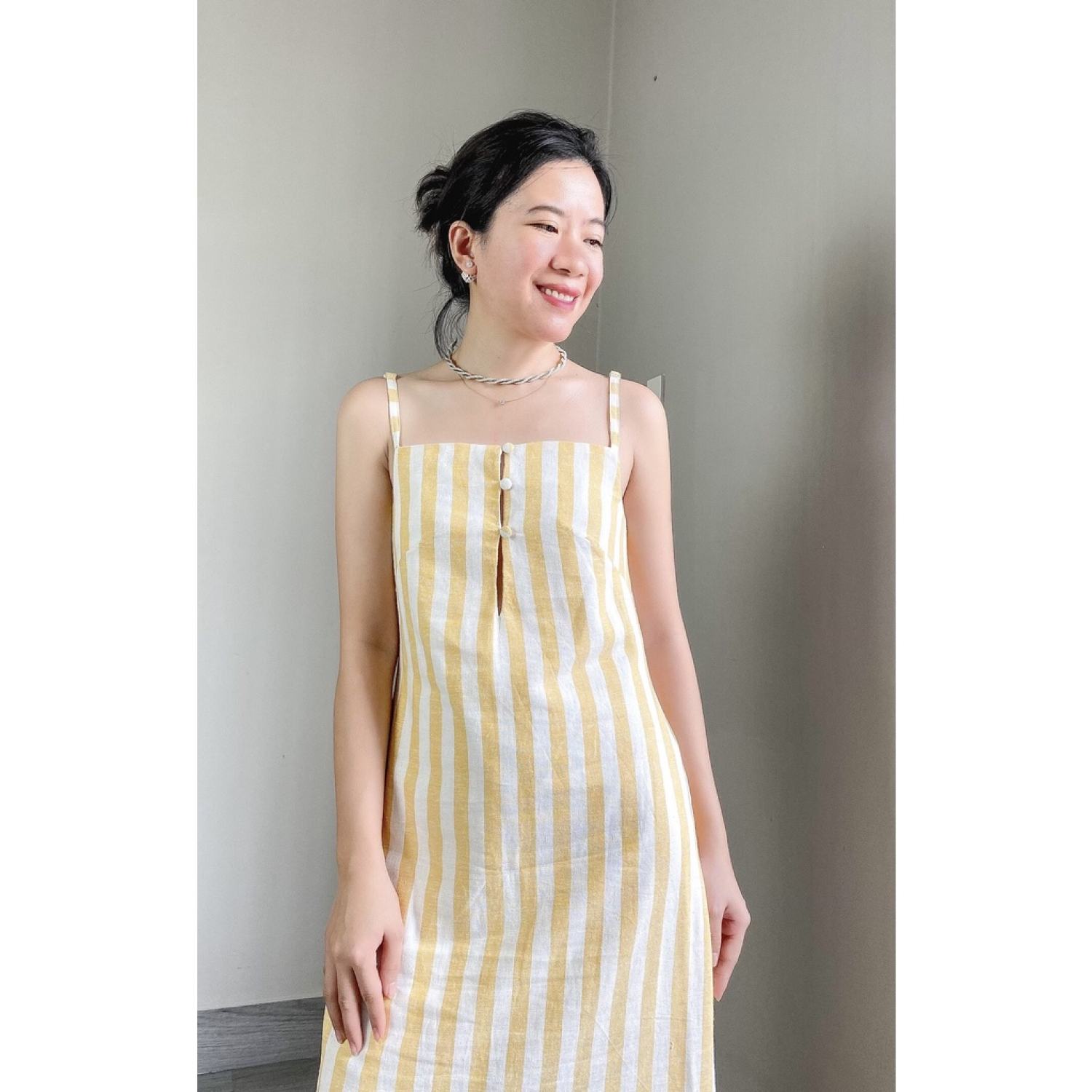Đầm dây xẻ Եà linen sọc dọc
