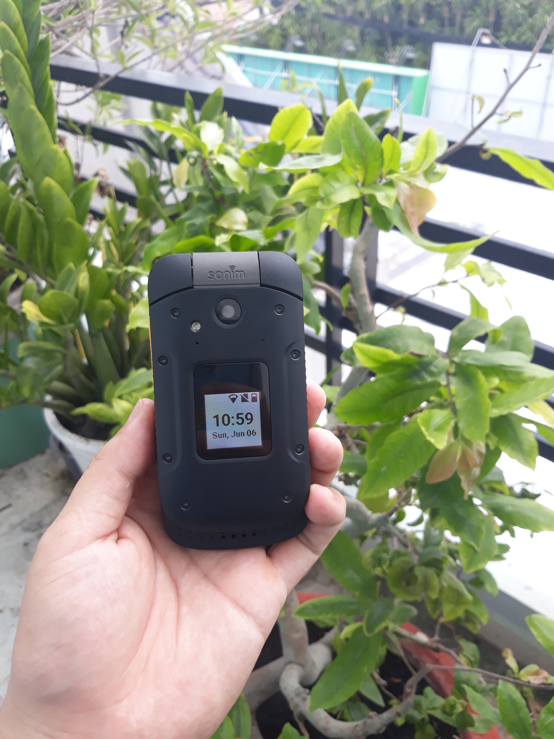 Điện thoại Nắp gập Sonim Xp3800