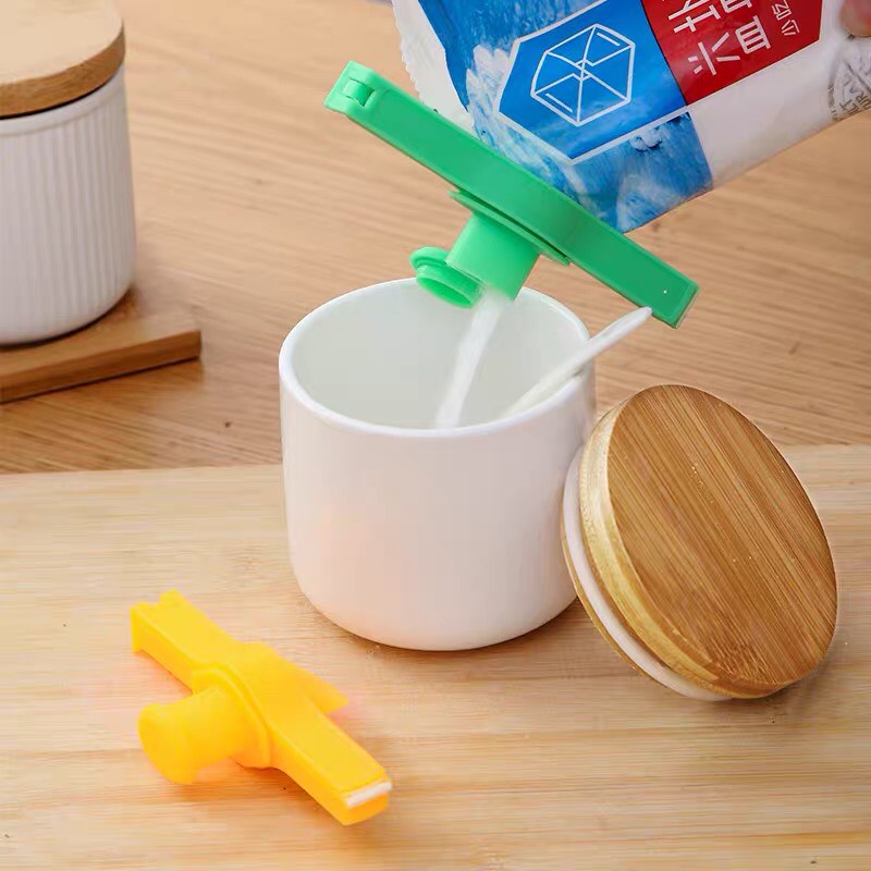 [COMBO 2] Kẹp miệng túi thực phẩm có vòi, Kẹp có nắp đậy gắn túi đựng thực phẩm/bột sử dụng cho nhà bếp đa năng