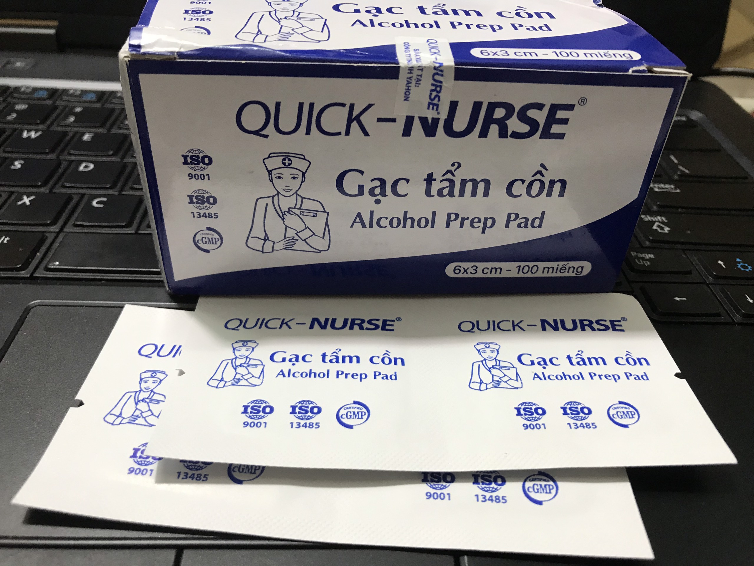 Bông tẩm cồn tiệt trùng (Hộp 100 cái)