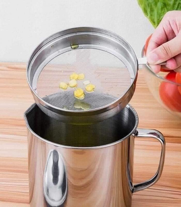 Bình lọc dầu ăn có lưới lọc cặn bằng inox 304. bình đựng dầu chiên lọc cặn dung tích 1.3l. ca lọc cặn dầu ăn