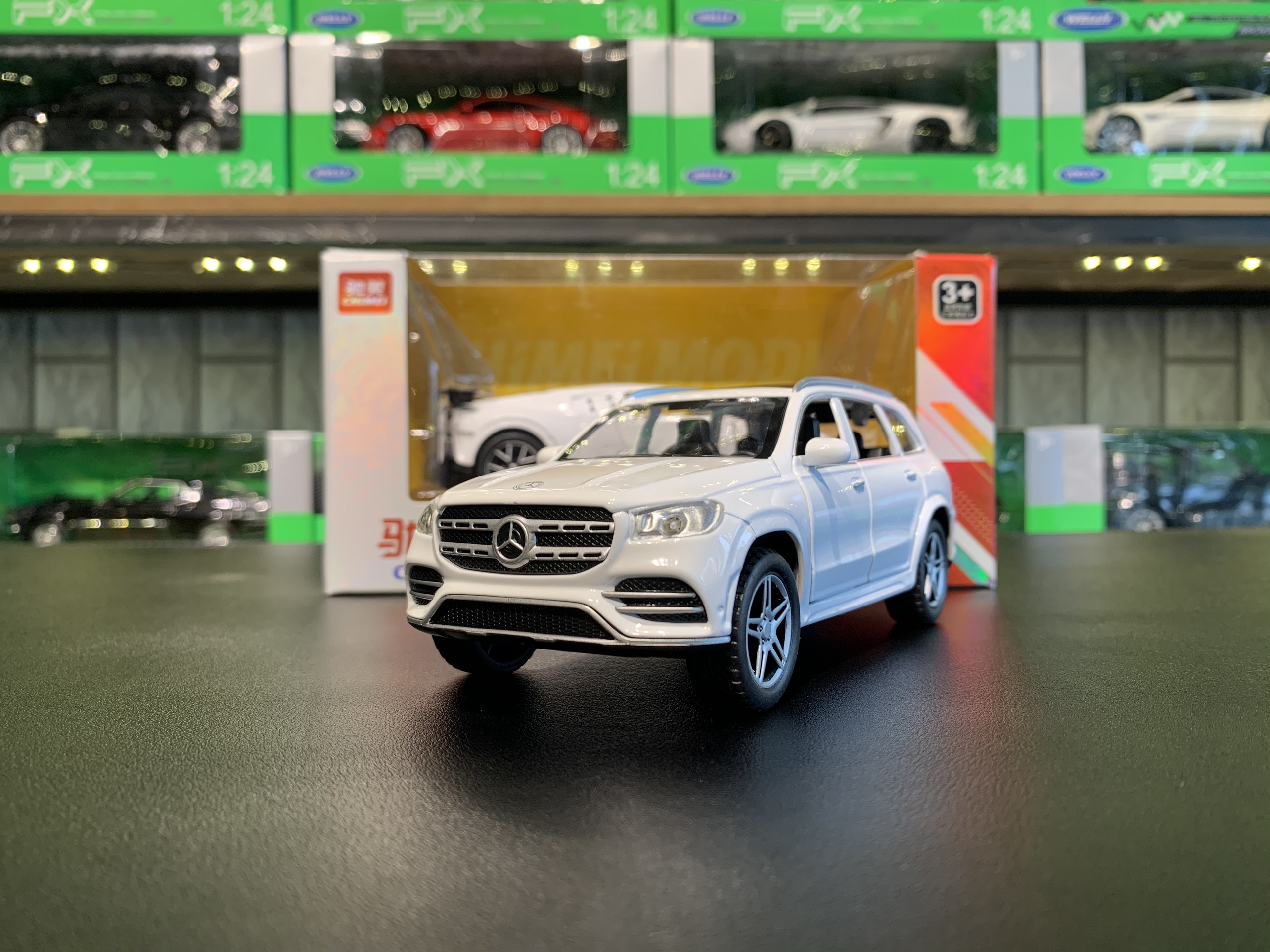 Mô hình xe mercedes-benz gls 580 tỉ lệ 1:32 chimei
