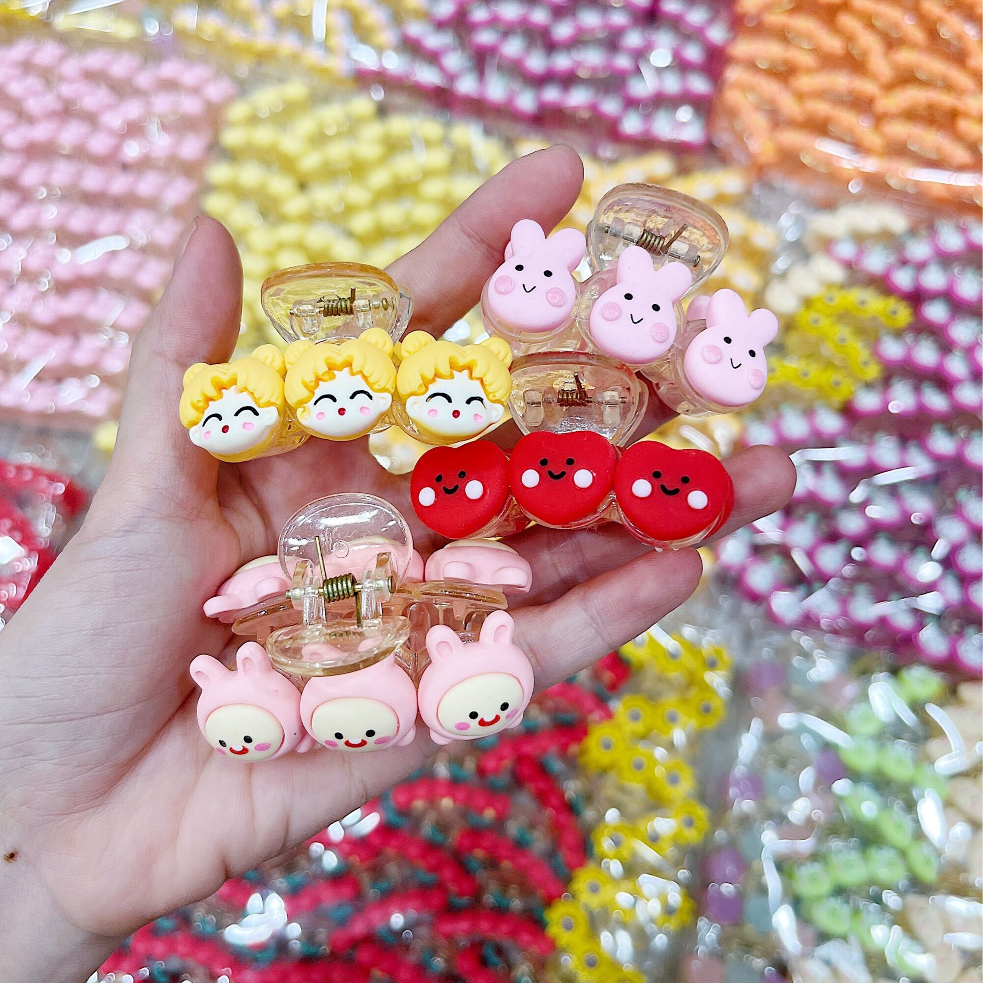 Kẹp tóc, cào gắp tóc trong suốt gắn charm xinh xỉu