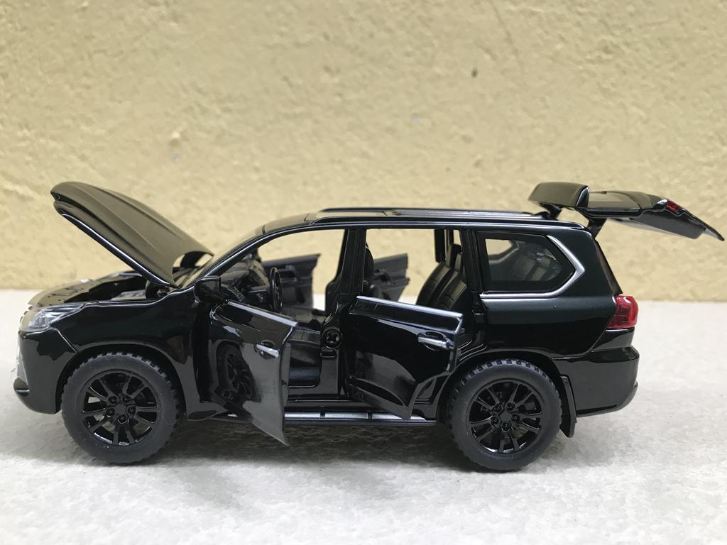 Mô hình xe LEXUS LX570 2022 1:32