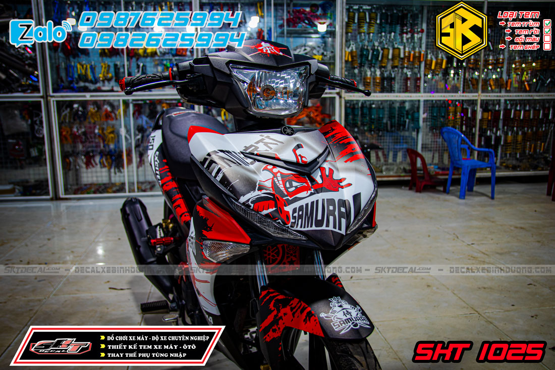 tem trùm exciter 150 trắng đỏ đen samurai