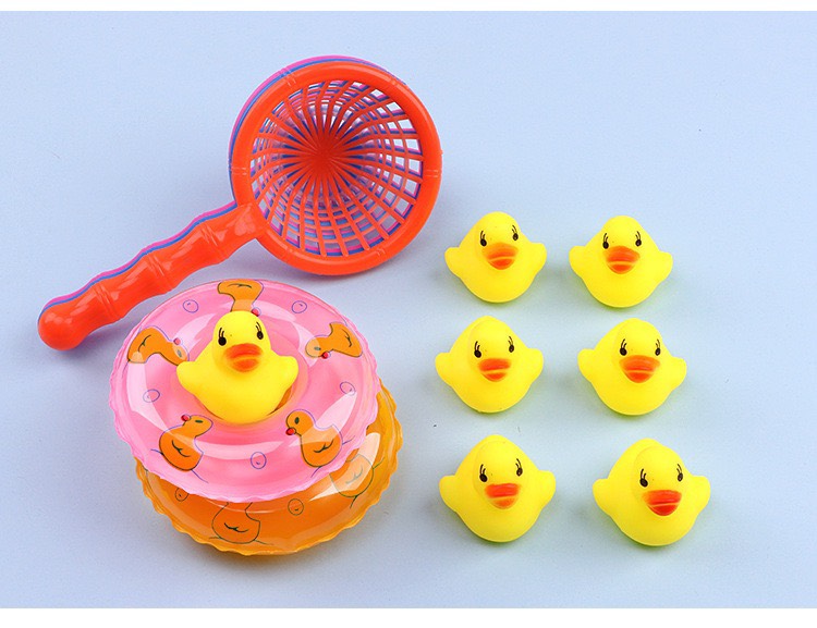 Set đồ chơi bồn tắm vịt kèm phao cho bé