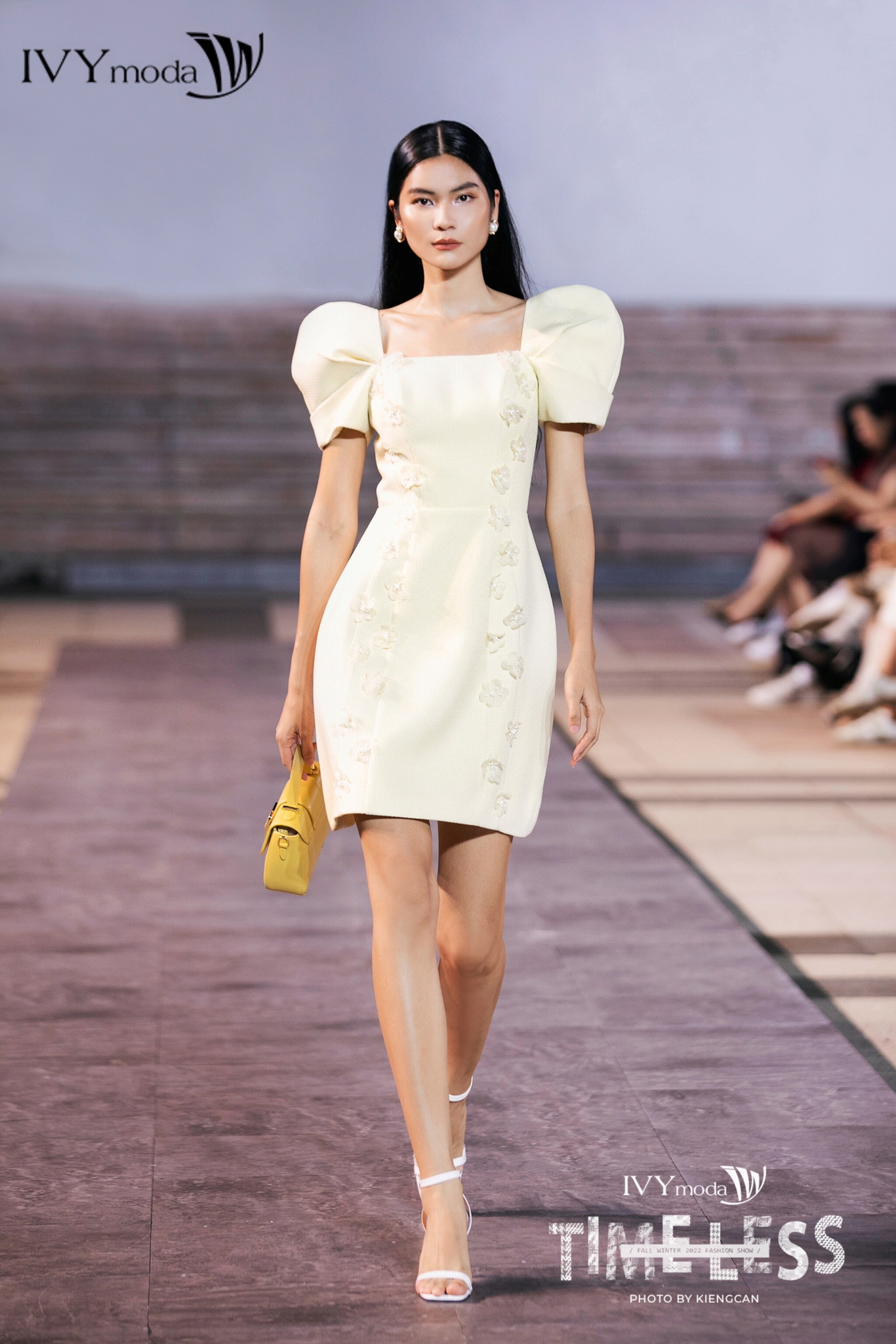 Đầm tweed đính hoa nổi IVY moda MS 45S2731
