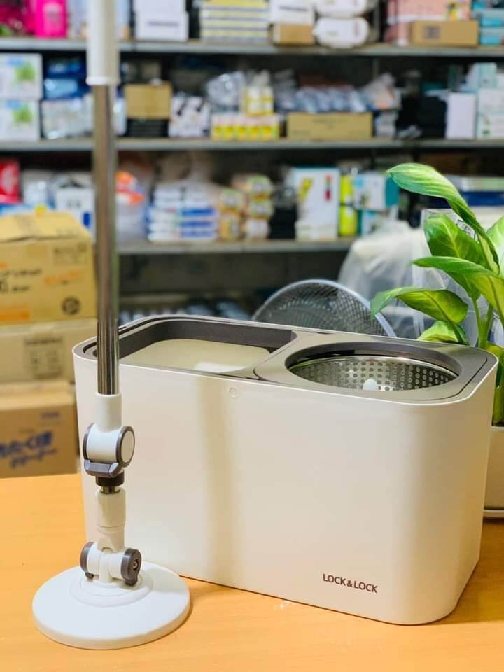 Bộ lau nhà Lock&Lock ETM478 Dual Bucket Spin Mop xoay tay 360 độ