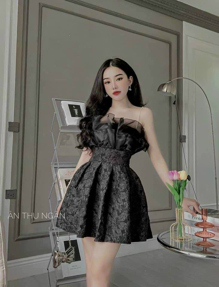 ĐẦM 2 DÂY CHẤT GẤM ĐÍNH CƯỜM SIÊU SANG UDX228