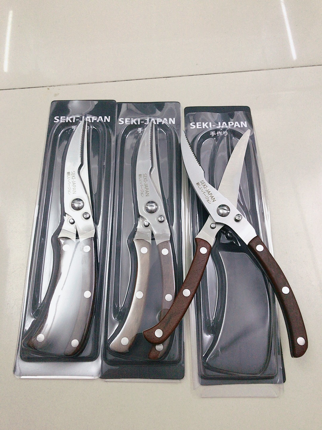 Kéo cắt gà cán gỗ Seki JAPAN