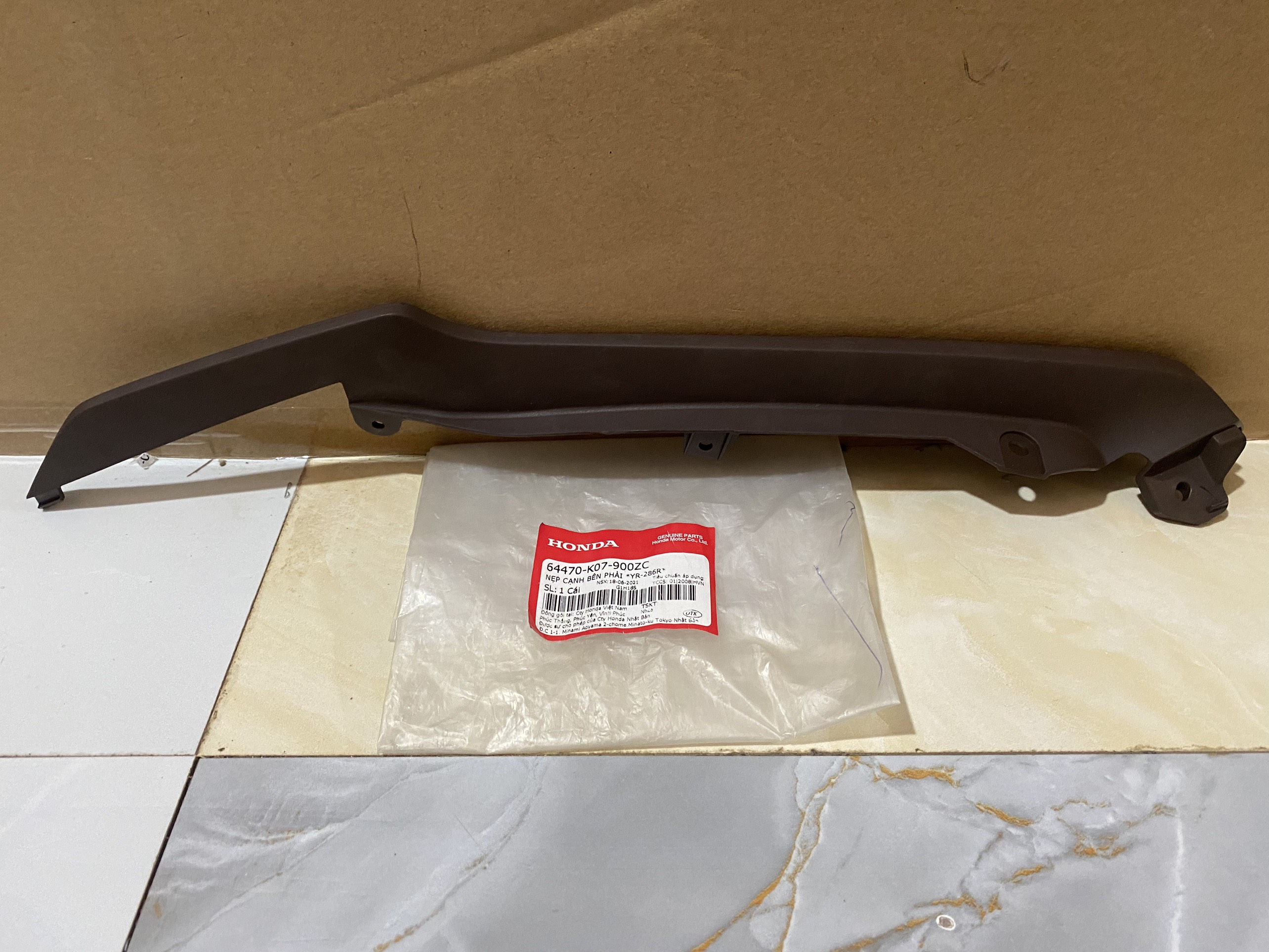 Nẹp cạnh bên phải wave rsx 110 2012-2013