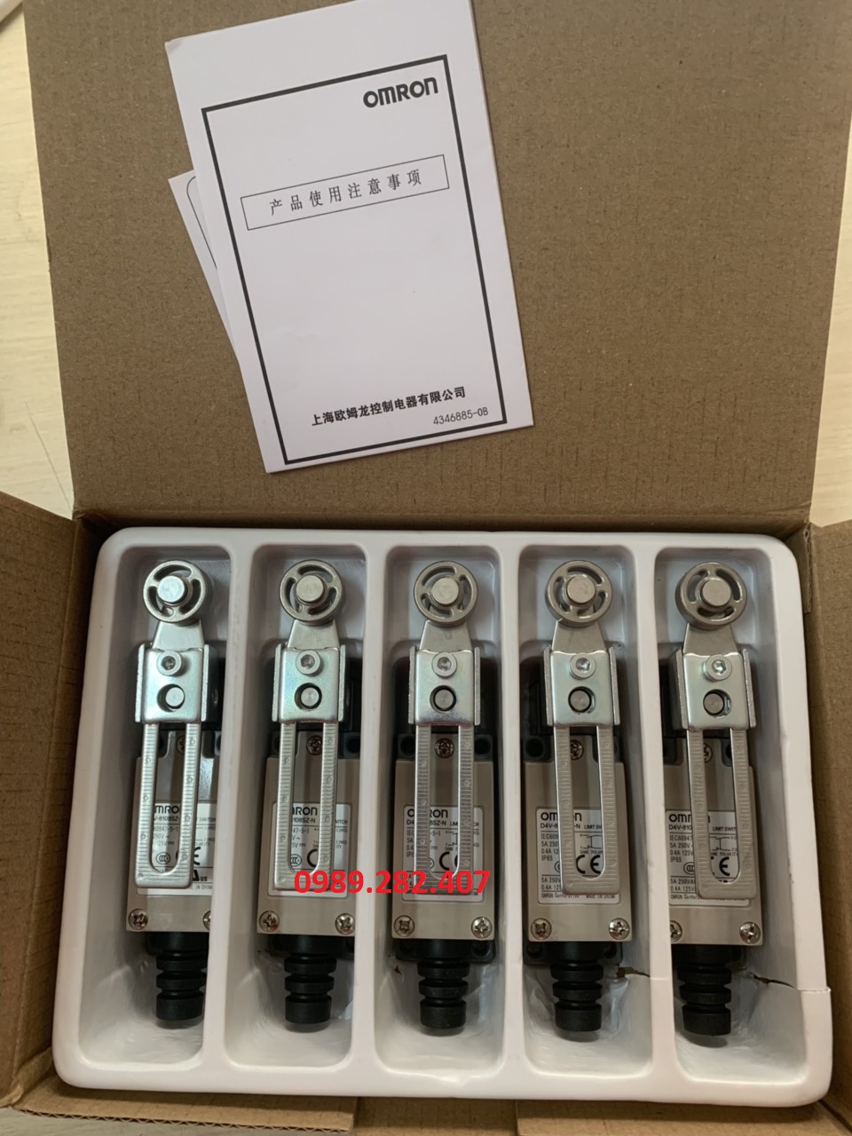 [HCM]Công tắc hành trình D4V-8108SZ-N