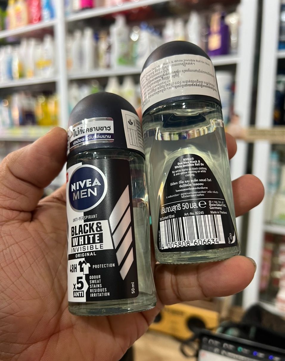 Lăn khử mùi Nivea Men Invisible For Black & White chai 50ml