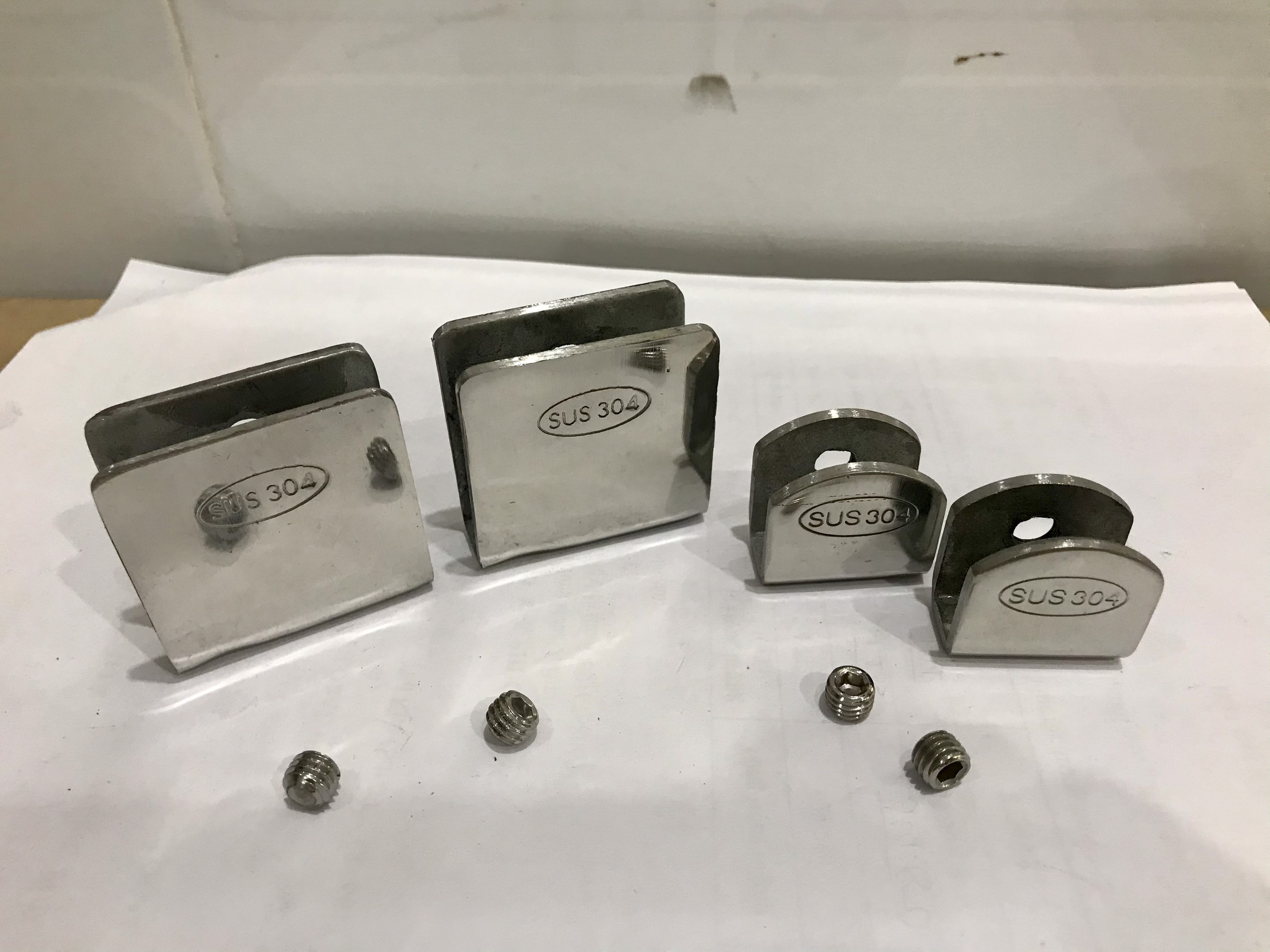 Combo 2 cái - Kẹp kính/ Bát kính/ U inox 304