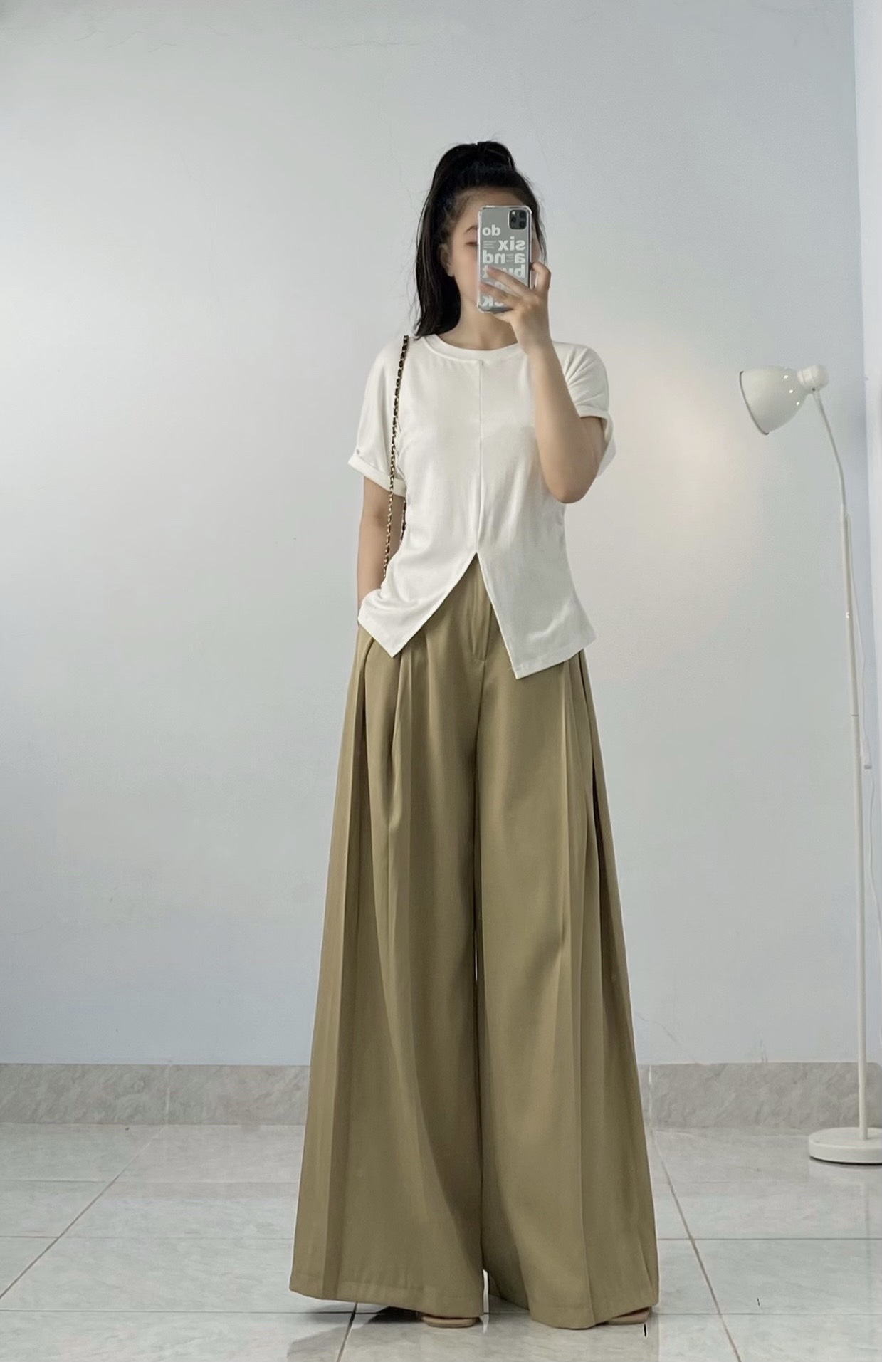 Áo thun cổ tròn xoắn eo đệm vai - 247StoreFashion - Aoxoandemvai_P13K6