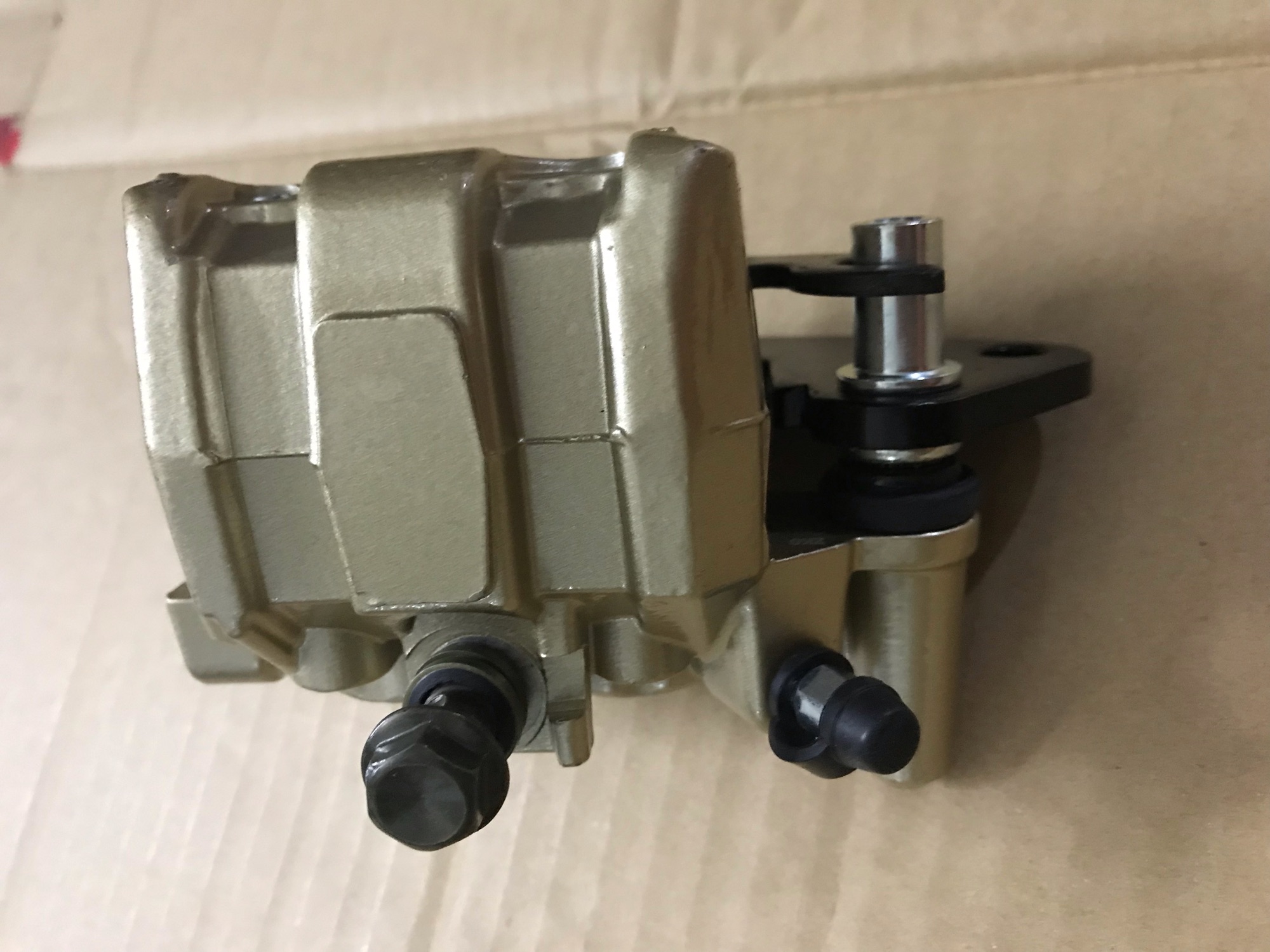 Heo dầu dưới xe Jupiter