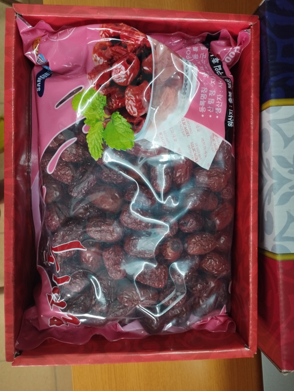TÁO ĐỎ KHÔ HÀN QUỐC HỘP 1KG