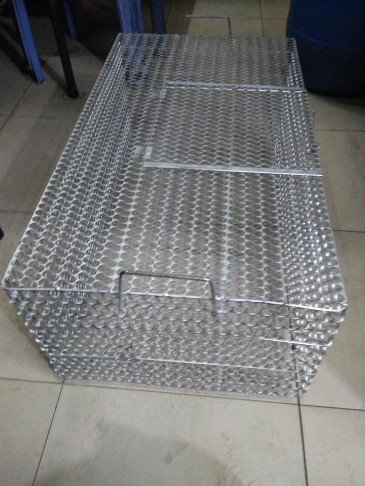 Lồng nuôi gà con lưới mắt sên