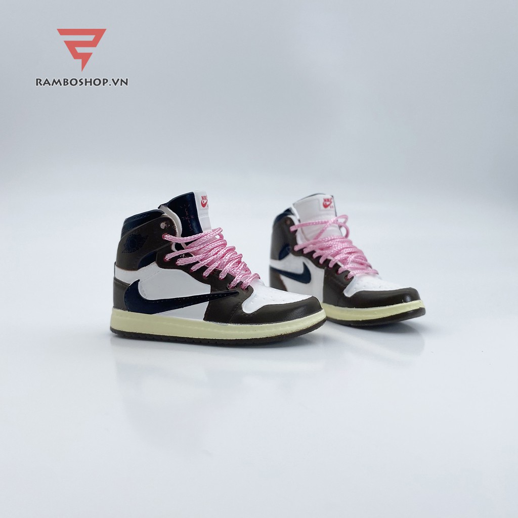 Móc khóa giày Jordan 1 Retro High Travis Scott tỉ lệ 1:6
