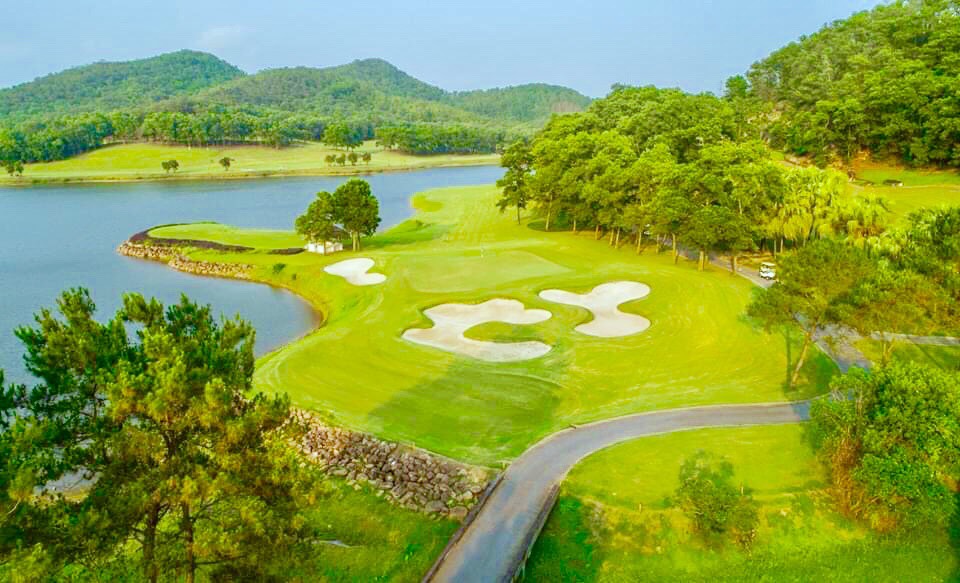 TEE GOLF chất liệu nhựa
