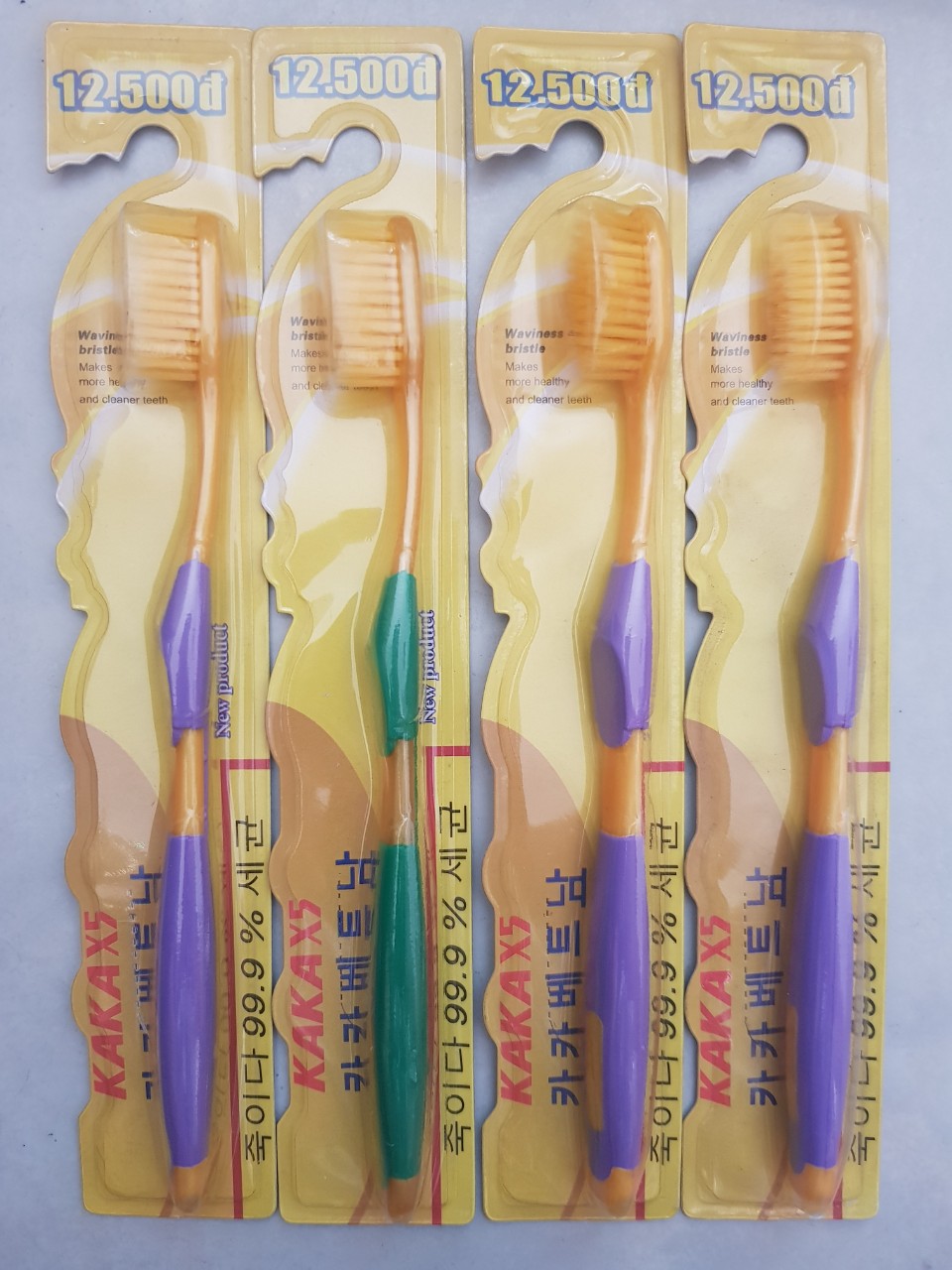 Combo 4 bàn chải răng Hàn Quốc vỉ vàng