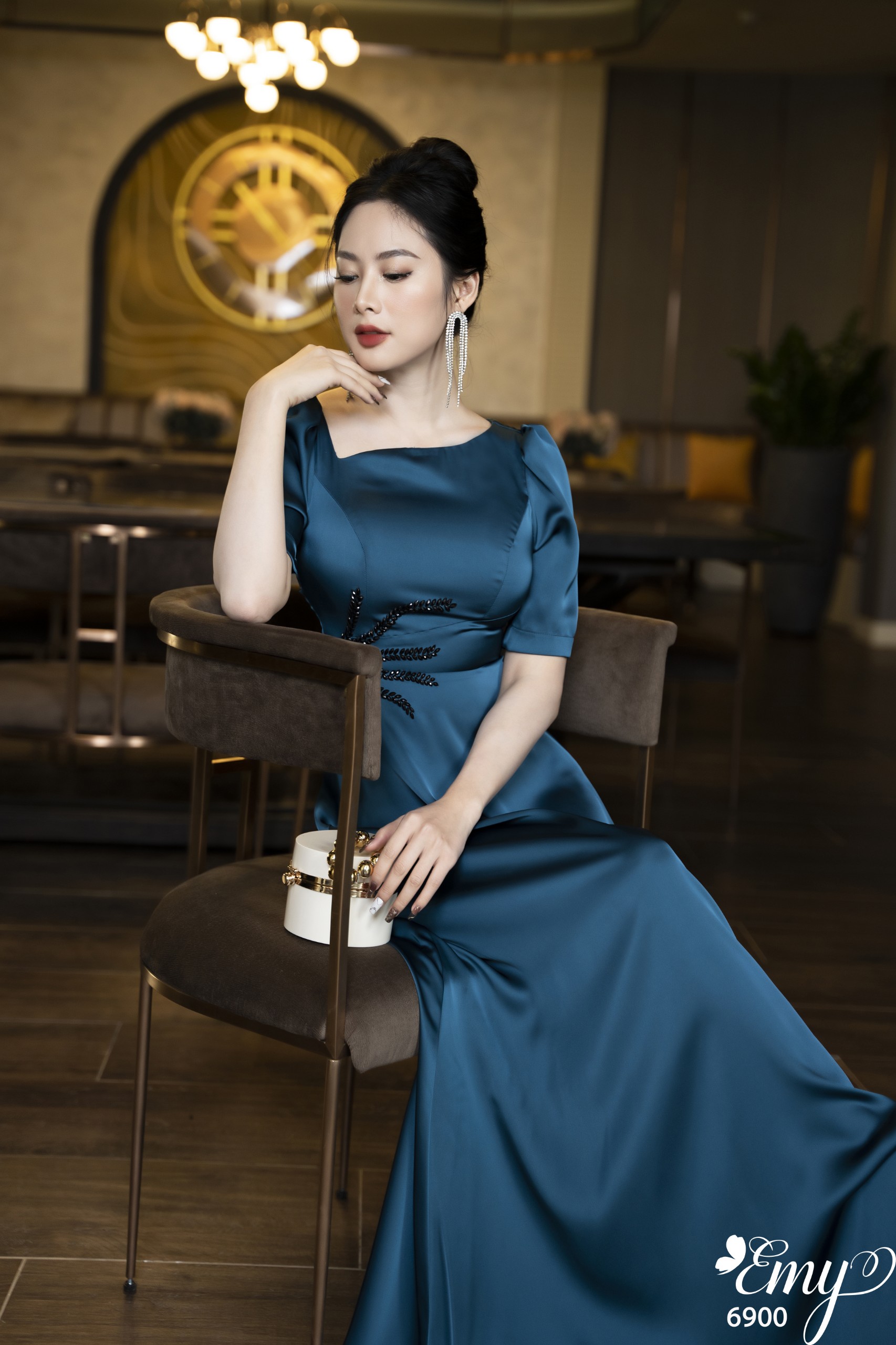 Đầm EMY EM6900 Dạ Hội Xanh Cổ Lệch