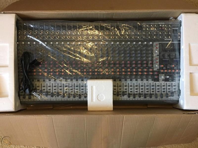 BÀN MIXER SÂN KHẤU BEHRINGER SX 3242FX