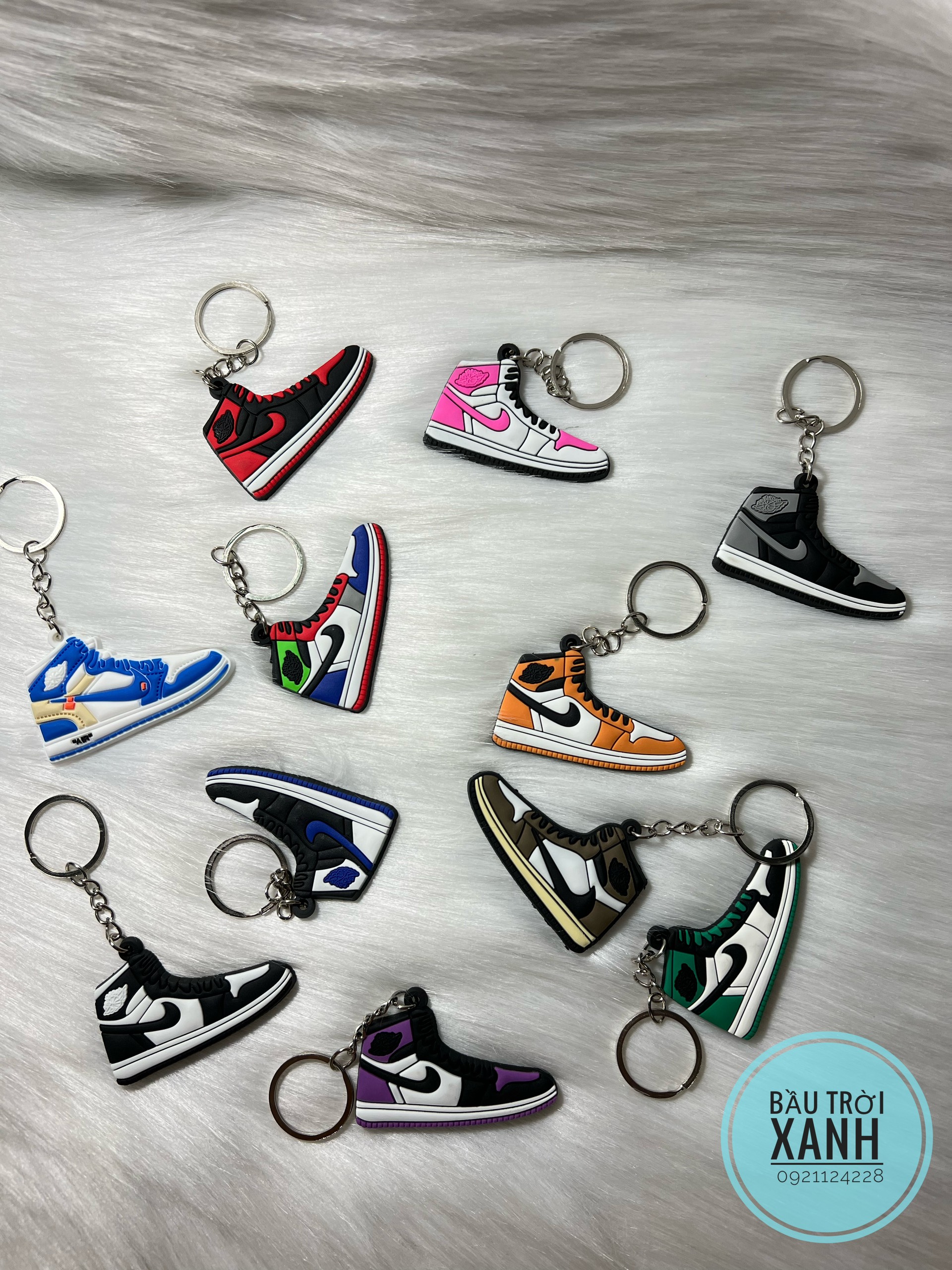 Móc khoá giày sneaker
