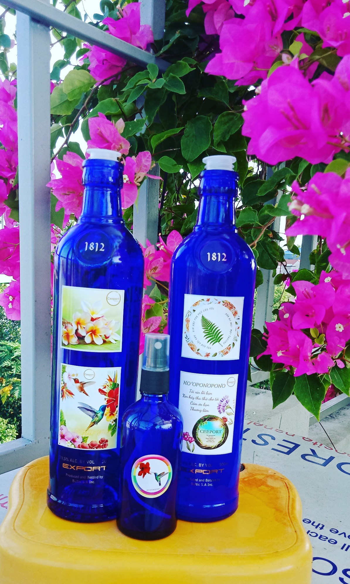 CHAI THÁI DƯƠNG LAM THỦY (CHAI THỦY TINH XANH DƯƠNG / BLUE SOLAR BOTTLE)