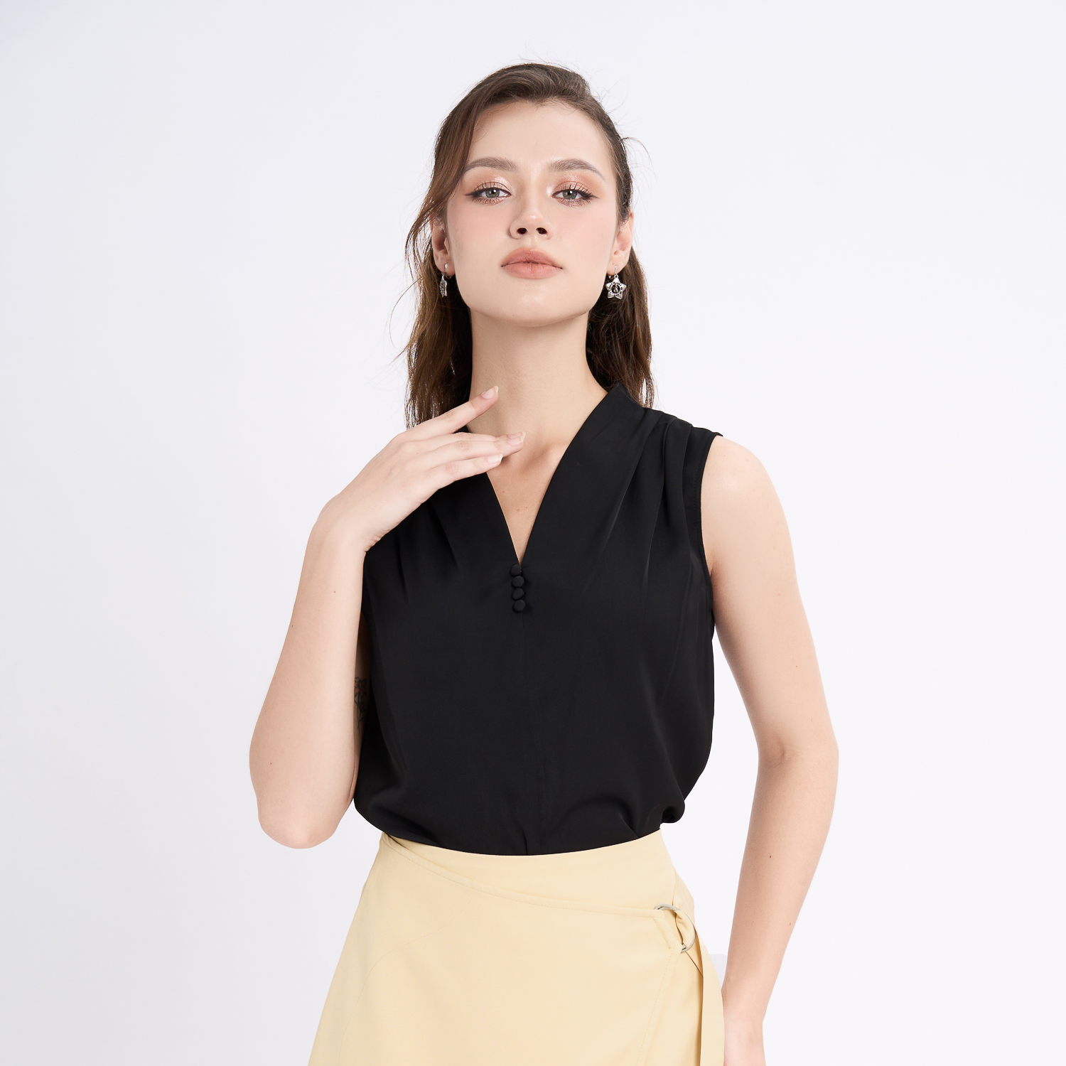 Áo kiểu suông chéo thun phối xếp li vai Maybi