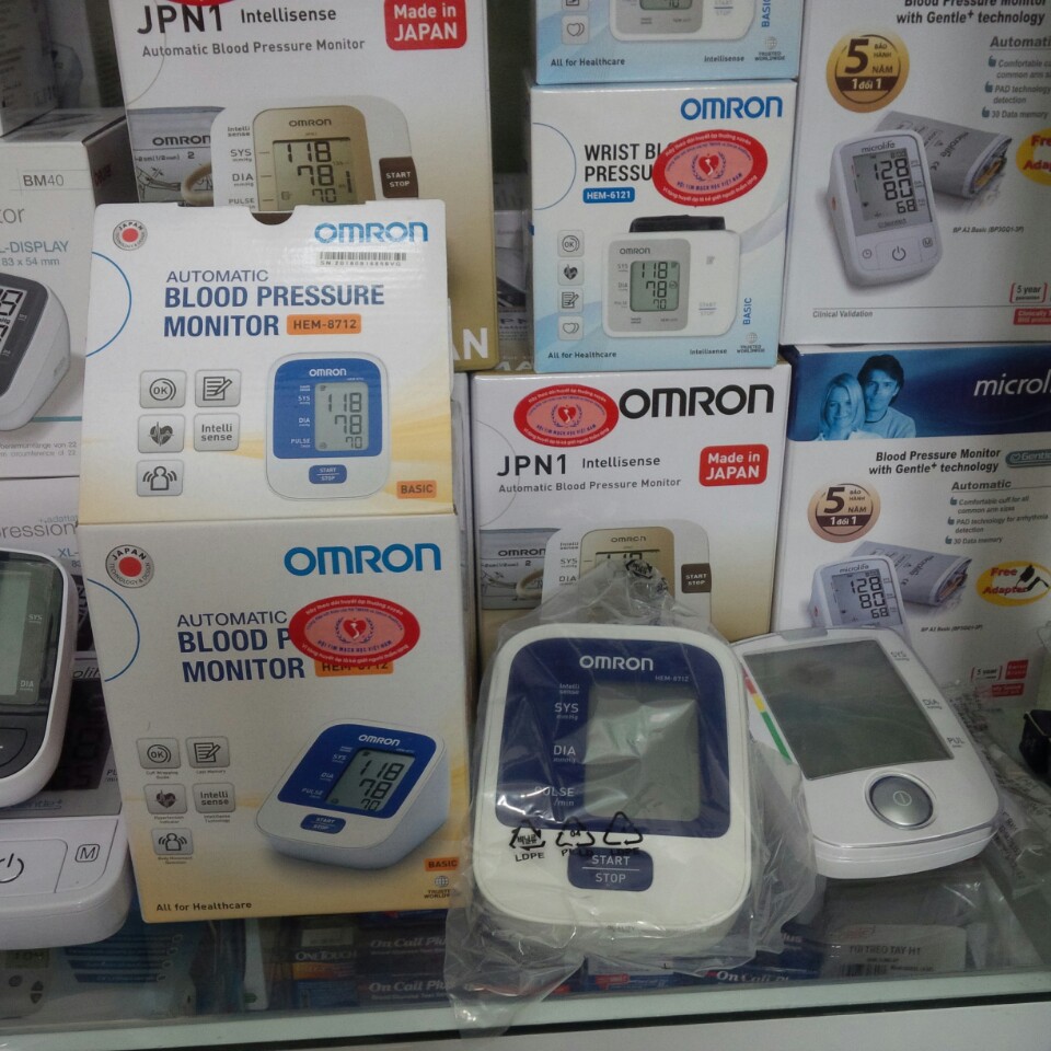 Máy đo huyết áp Omron HEM 8712
