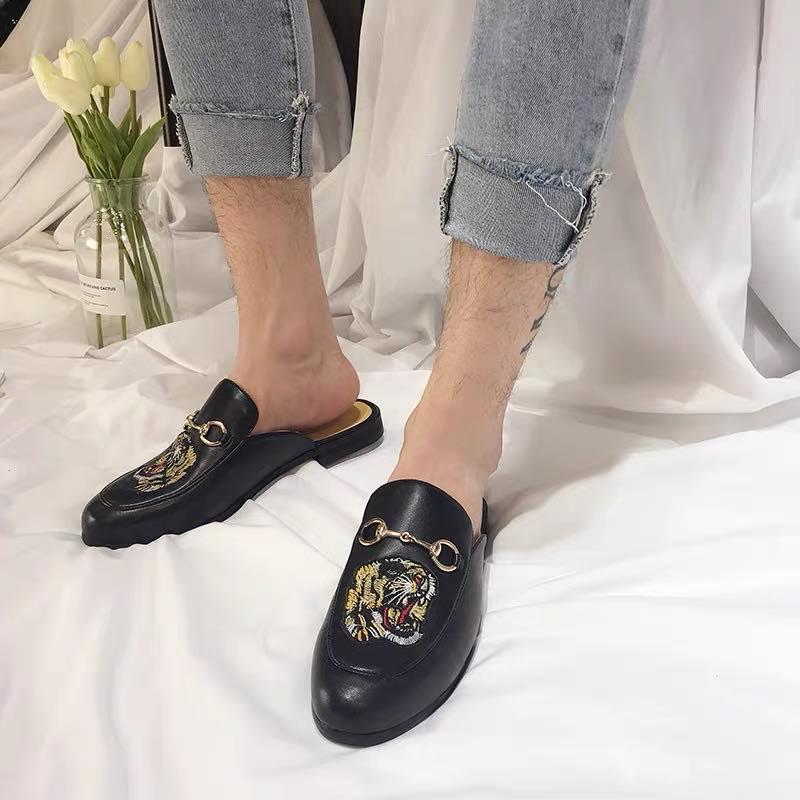 Sục da thêu hổ xích nam