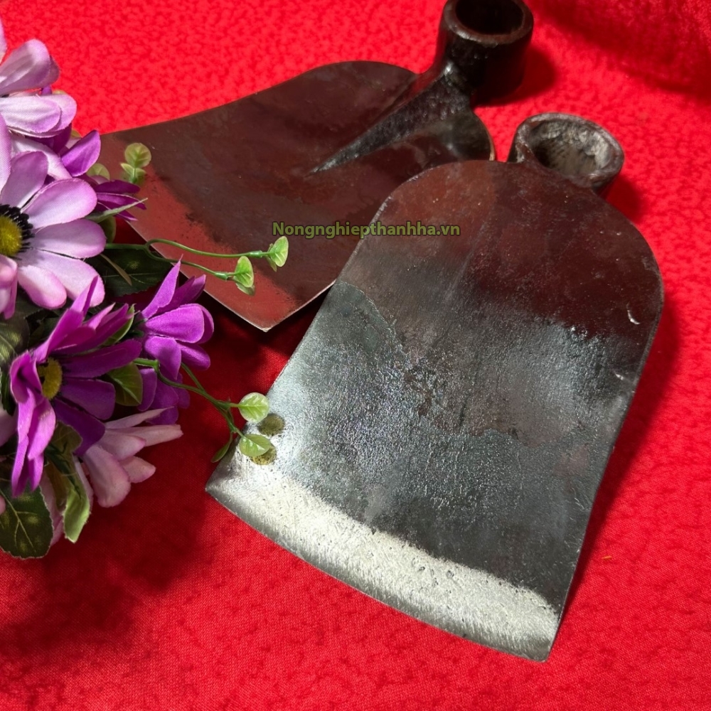 Cuốc đất, lưỡi cuốc đất đúc nguyên khối