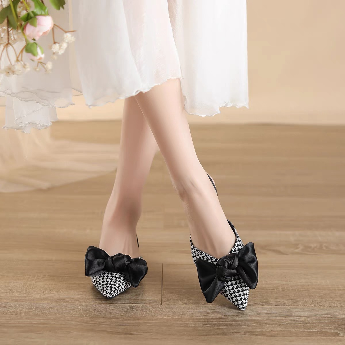Sandal/ Dép Nữ Mũi Nhọn Nơ Lụa- hottrend ( sandal lụa) Mã H20caro