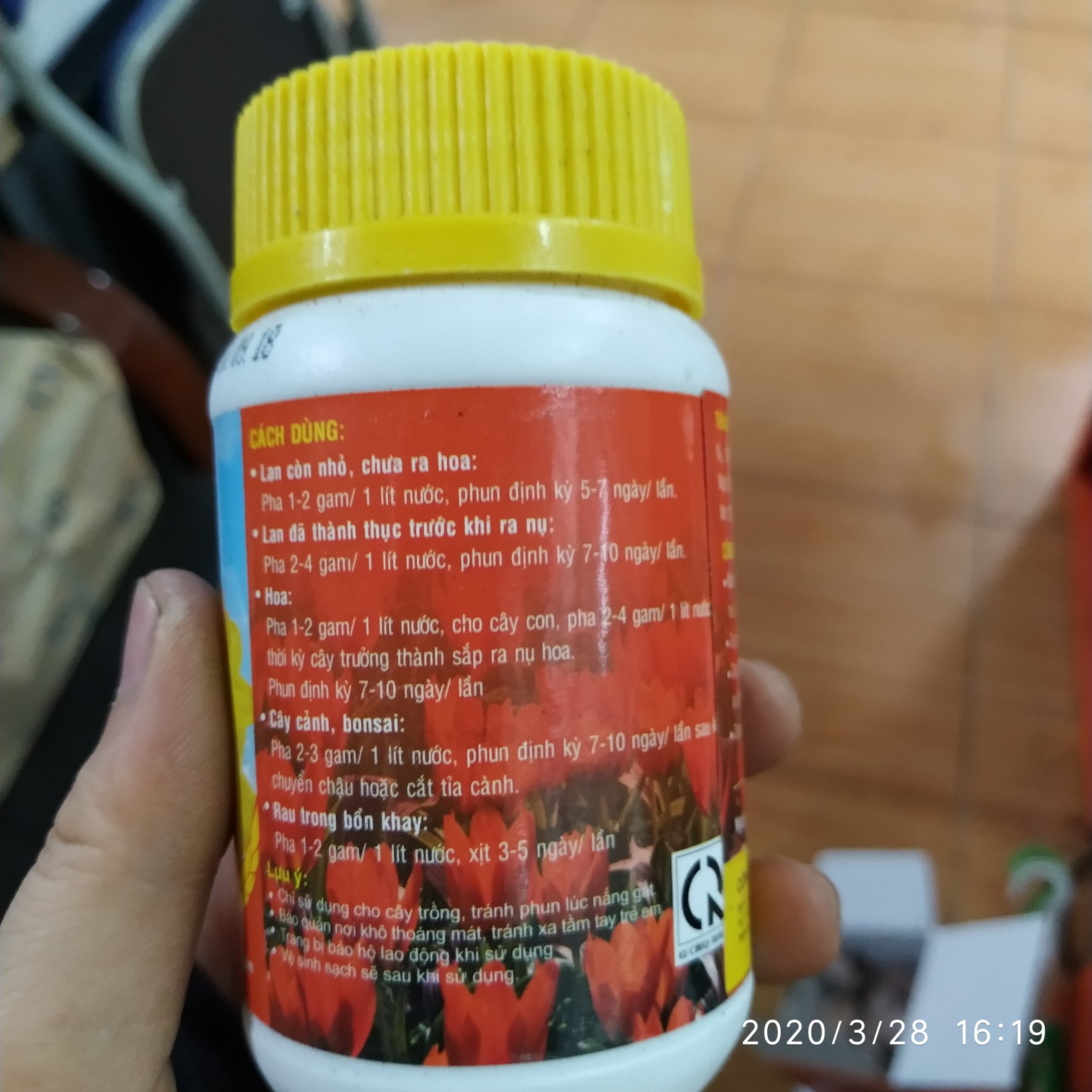 Phân bón lá đầu trâu 701 kích thích ra hoa 100g