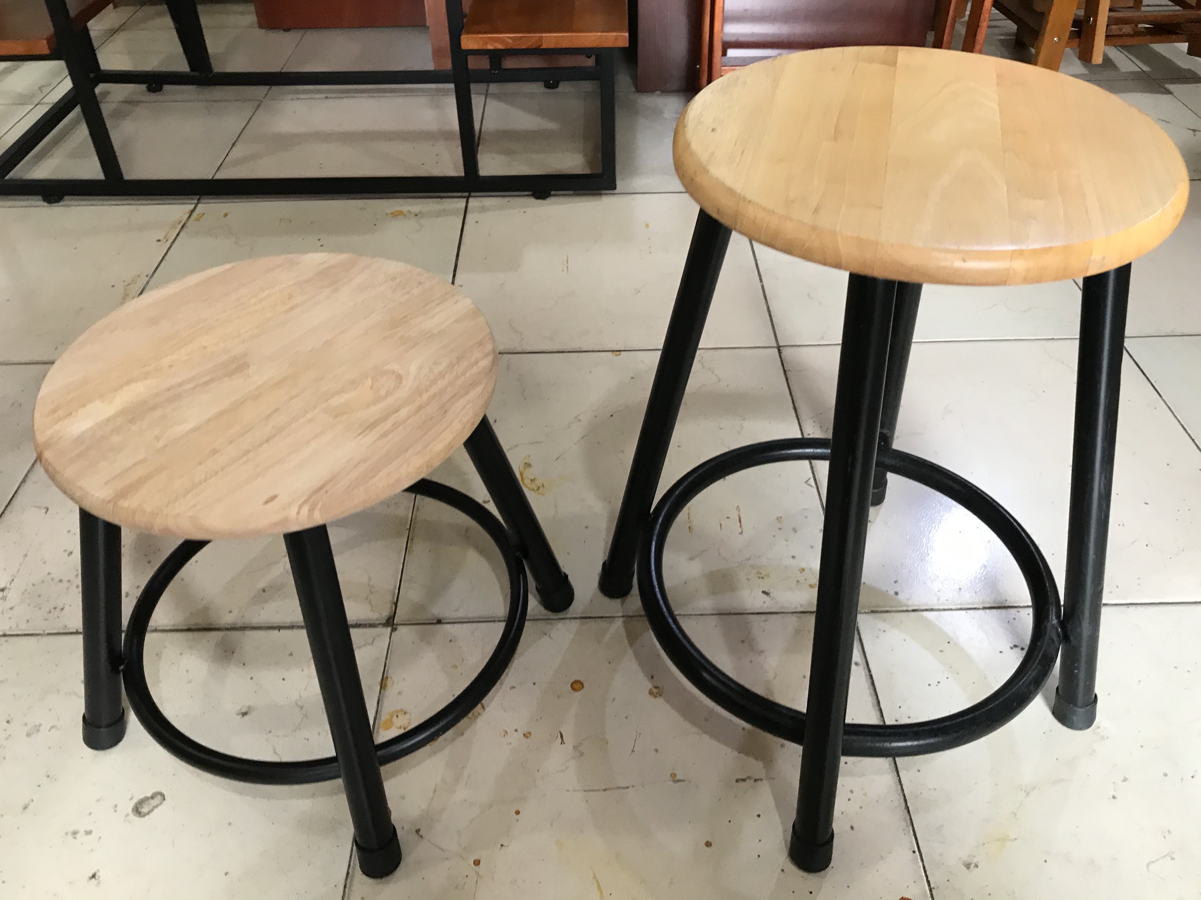 Ghế đôn gỗ chân sắt