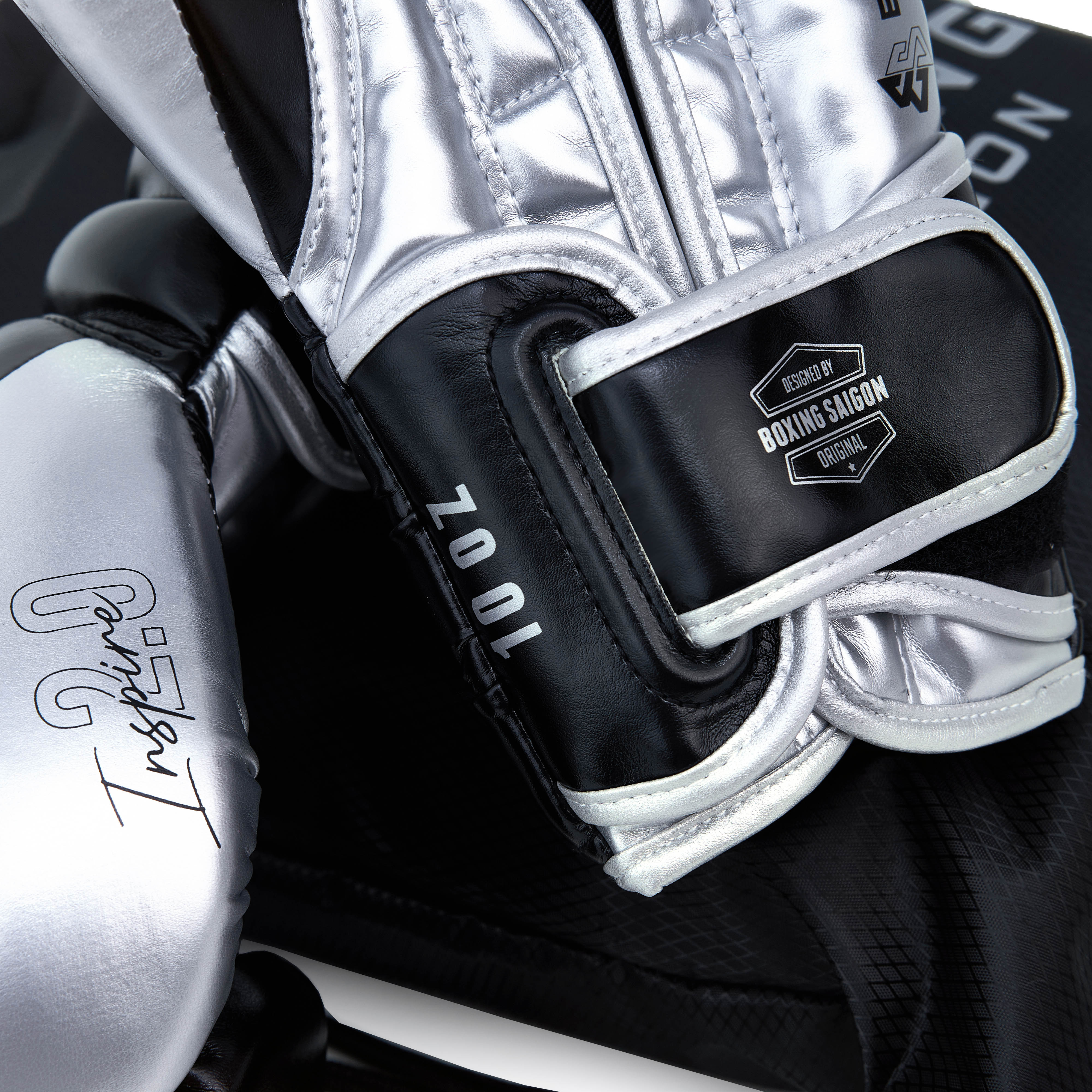 Găng Tay Boxing Saigon Inspire 2.0 - Silver/Black ( Kèm túi đựng găng )