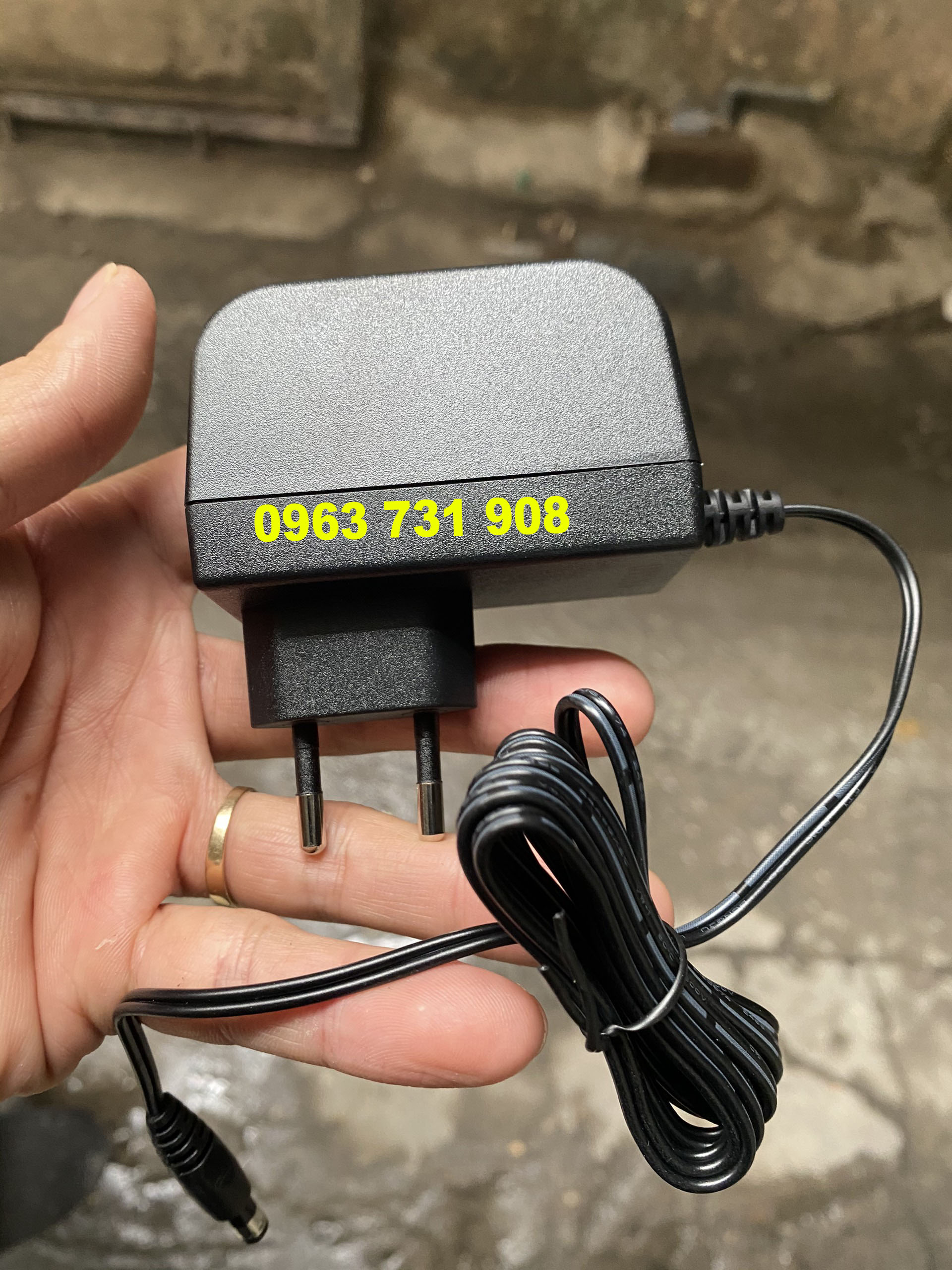 Adapter nguồn đầu thu micro Shure không dây 12V