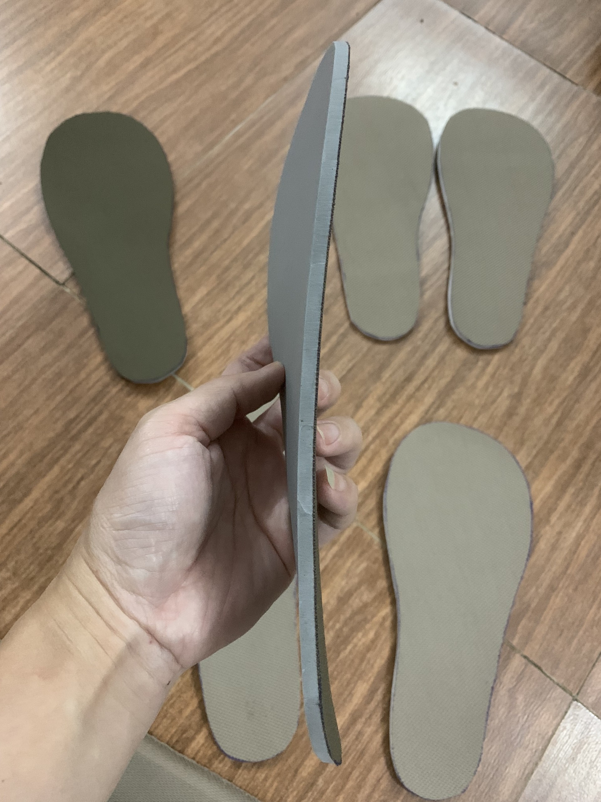 Lót giày đá cầu mỏ vịt