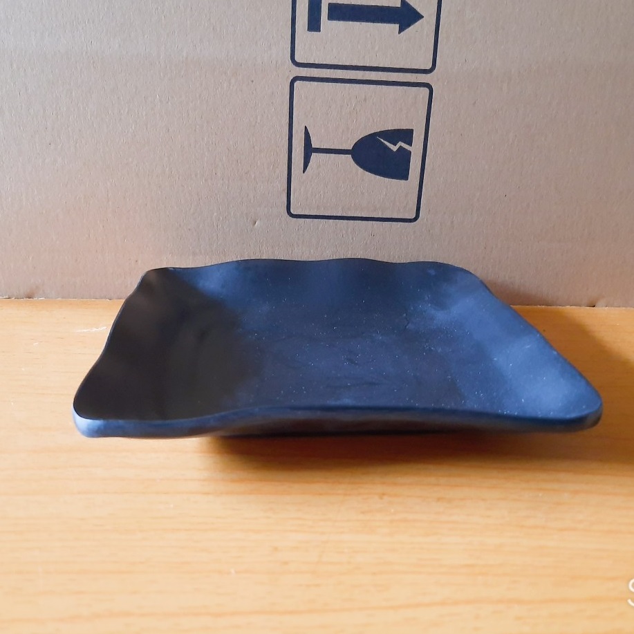 [HCM]Đĩa Nhựa Vuông  Melamine Đen Nhám 19.7cm