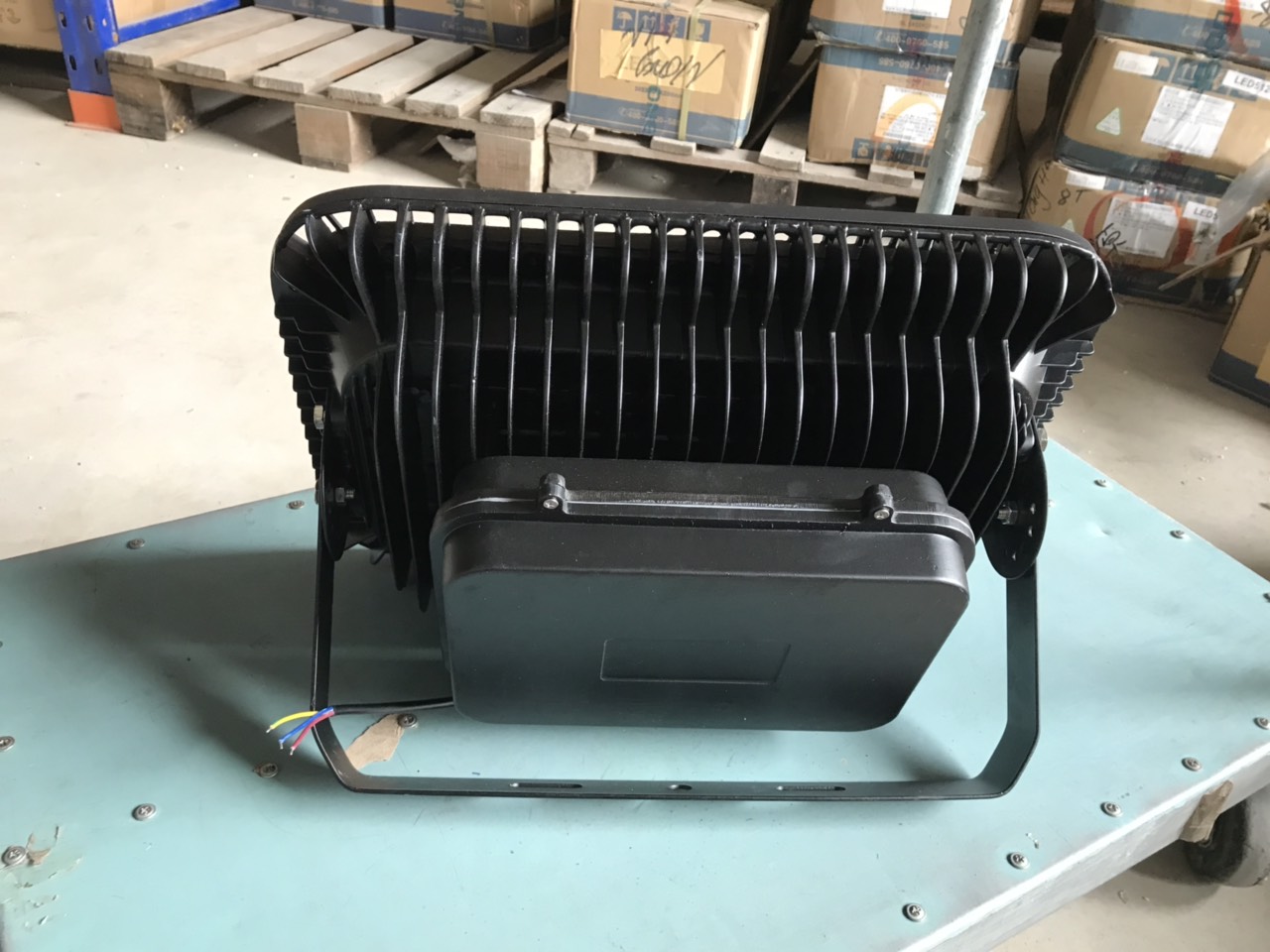 Đèn pha LED 200W chip COB có thấu kính chiếu xa