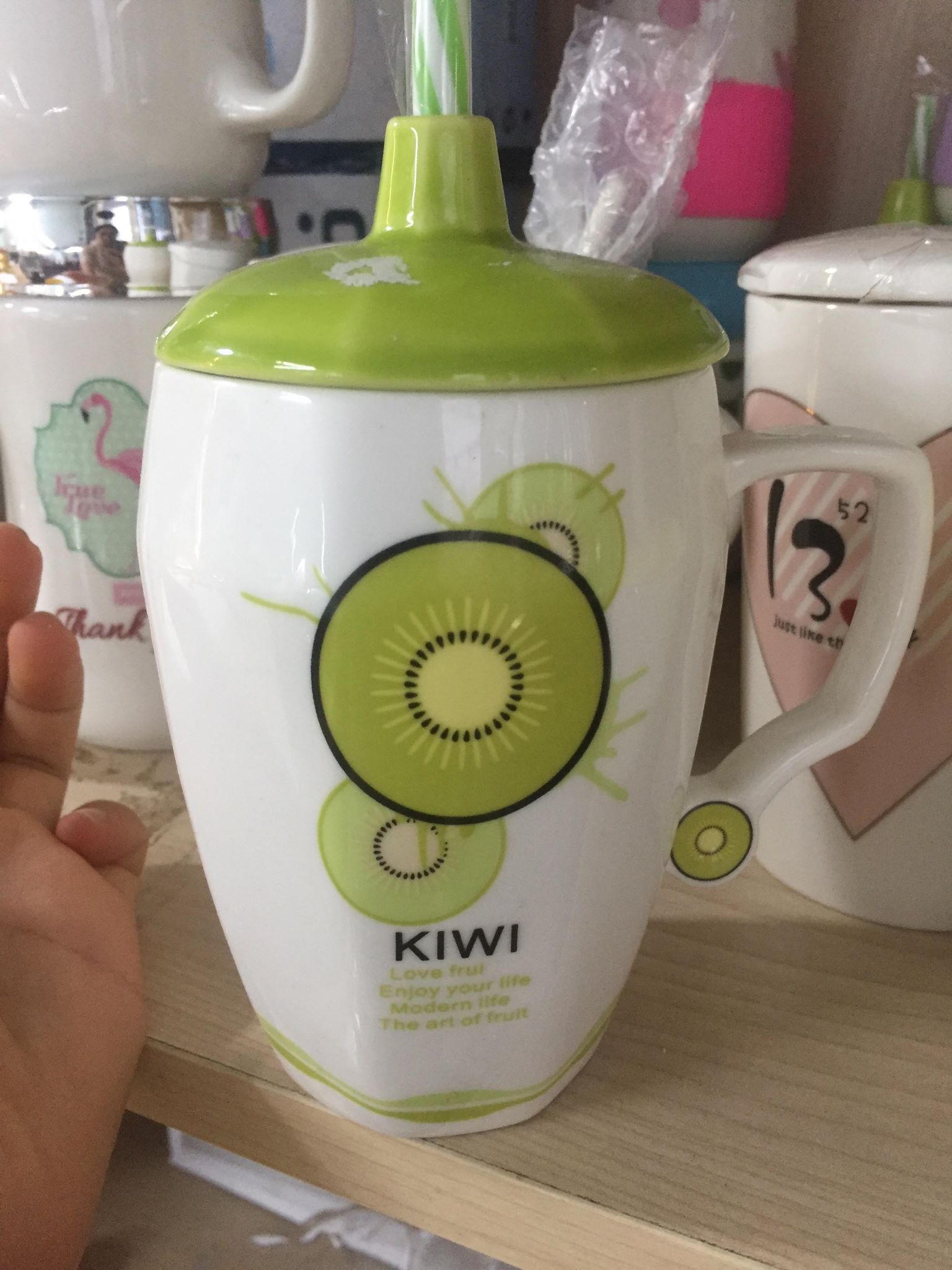 Cốc sứ kèm ống hút