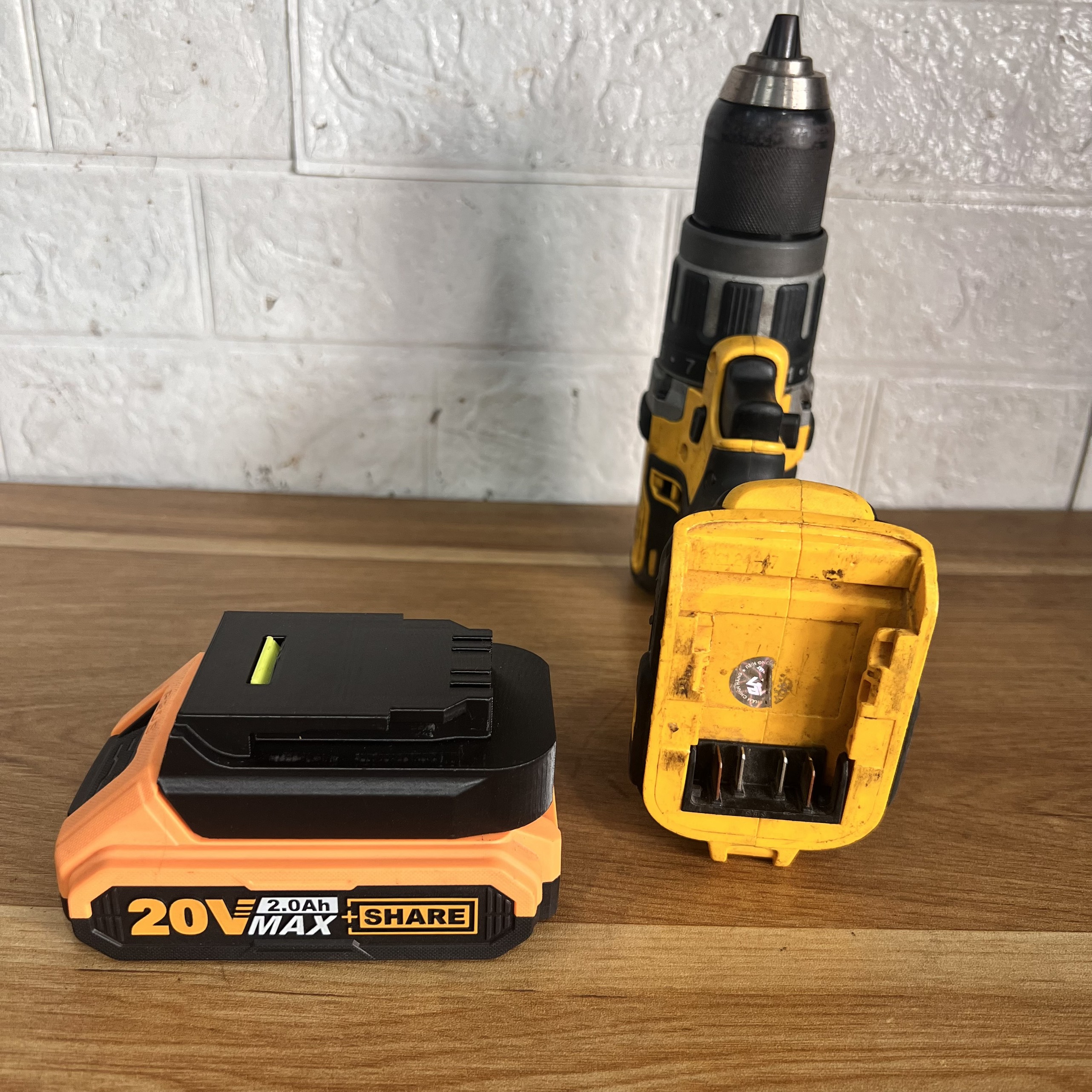 Đế chuyển pin Ingco - Total P20S maxshare dùng cho máy dewalt 20v